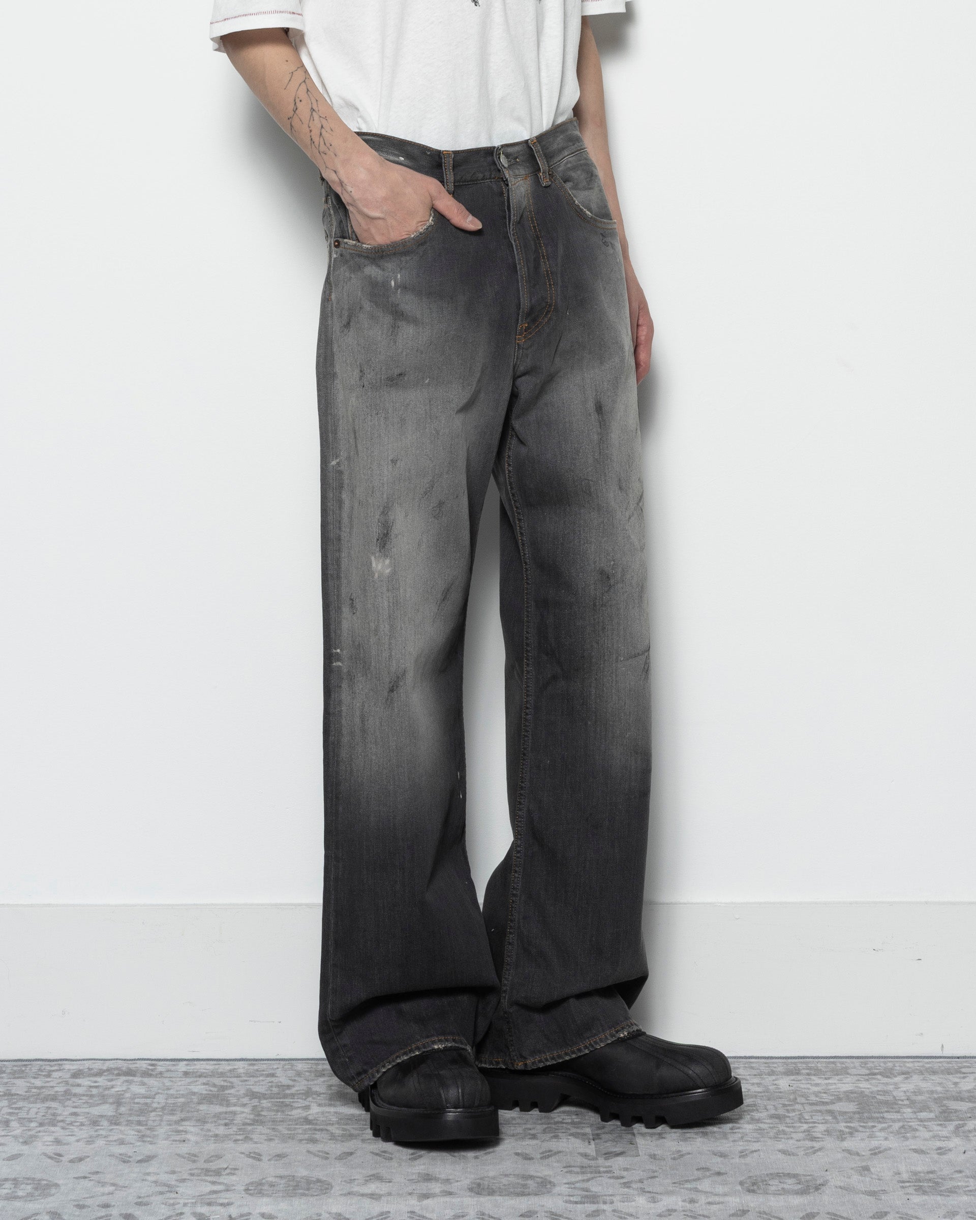 2021M Regular Fit Jeans in Black Trafalgar