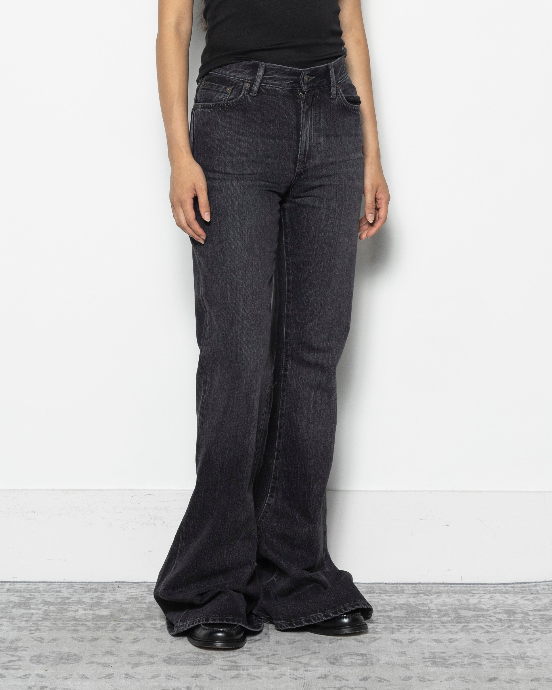 2024F Regular Fit Bootcut Jeans in Vintage Black