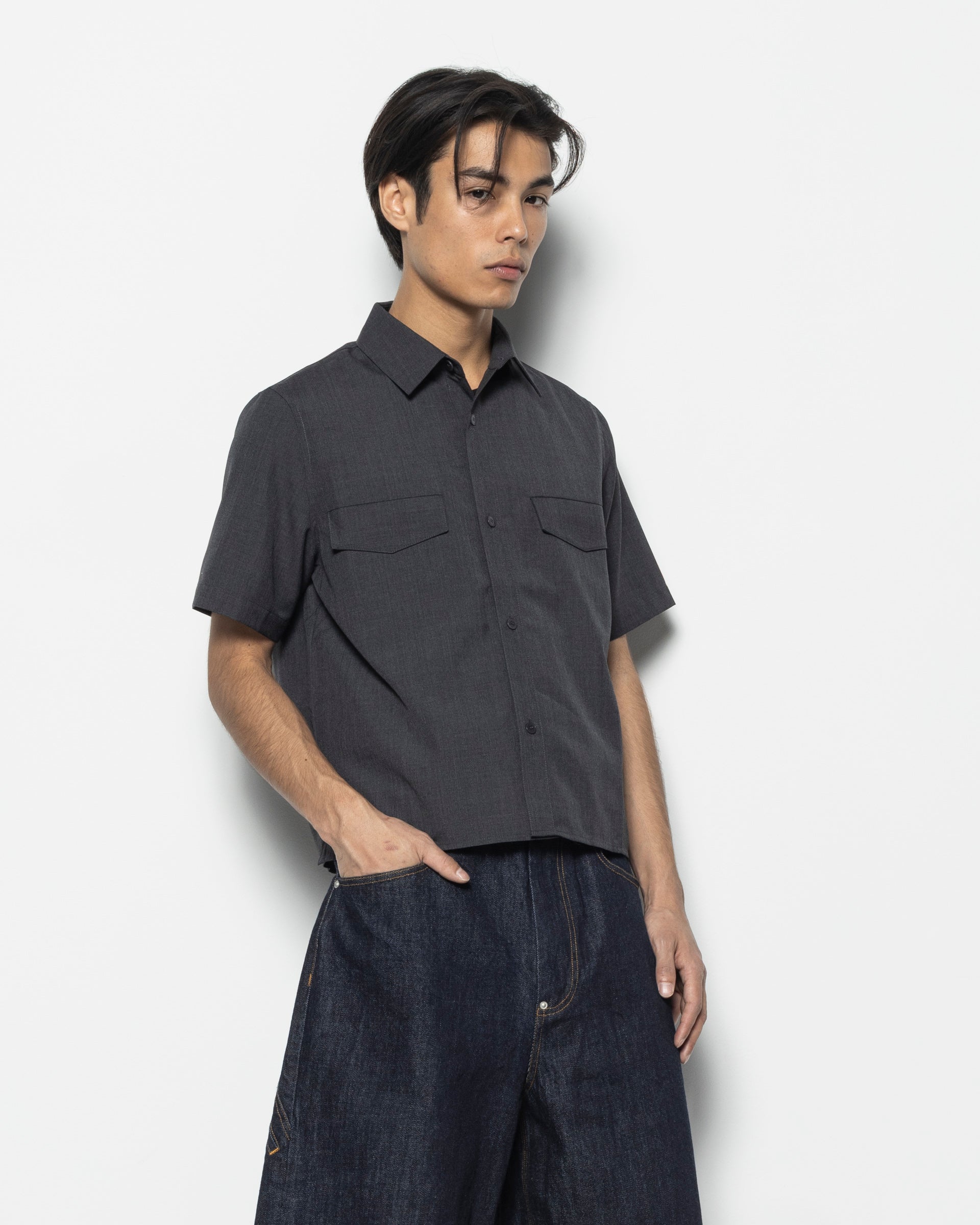common-divisor-faroe-short-sleeve-shirt-in-grey-side-view