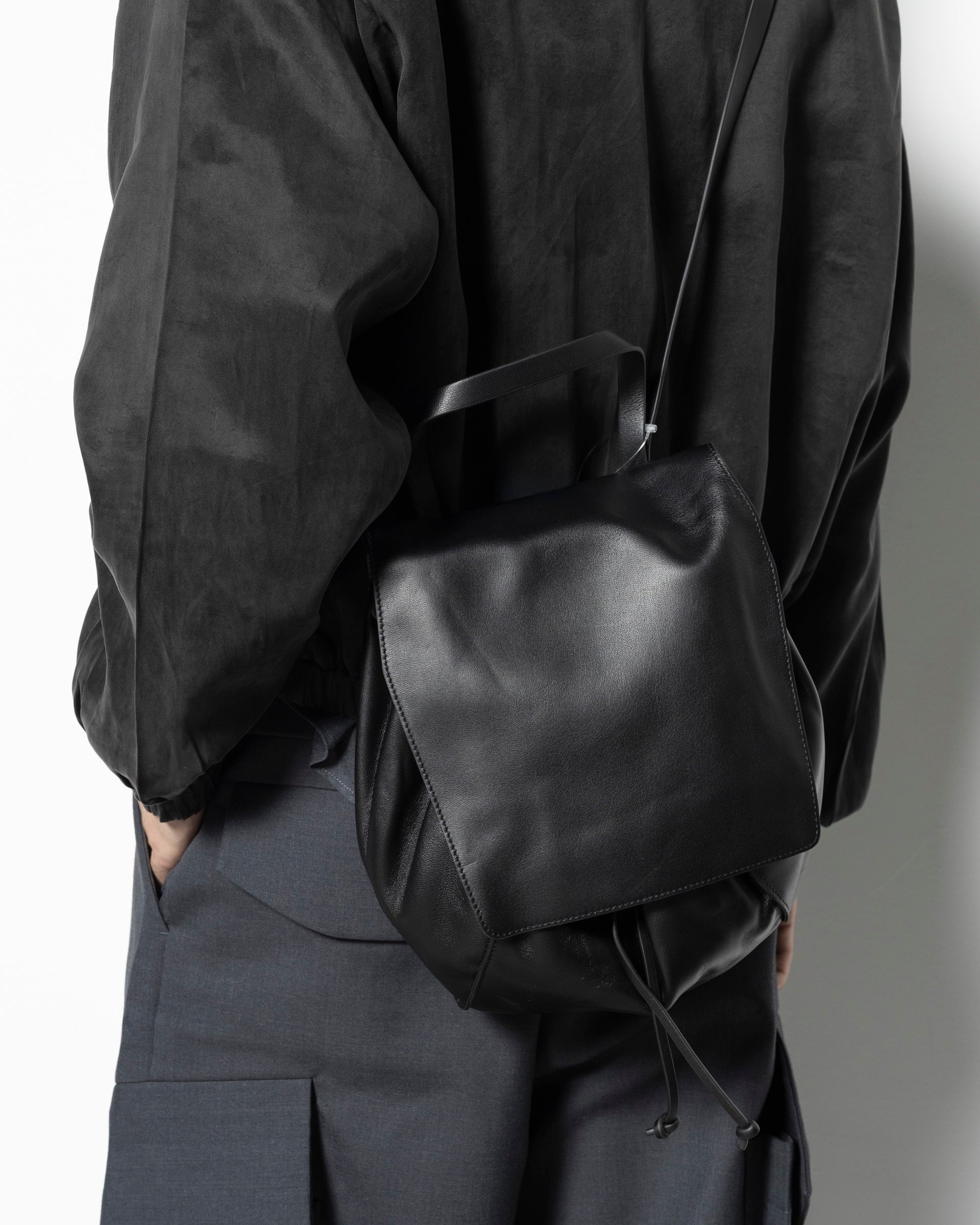 common-divisor-odder-bag-in-black-details