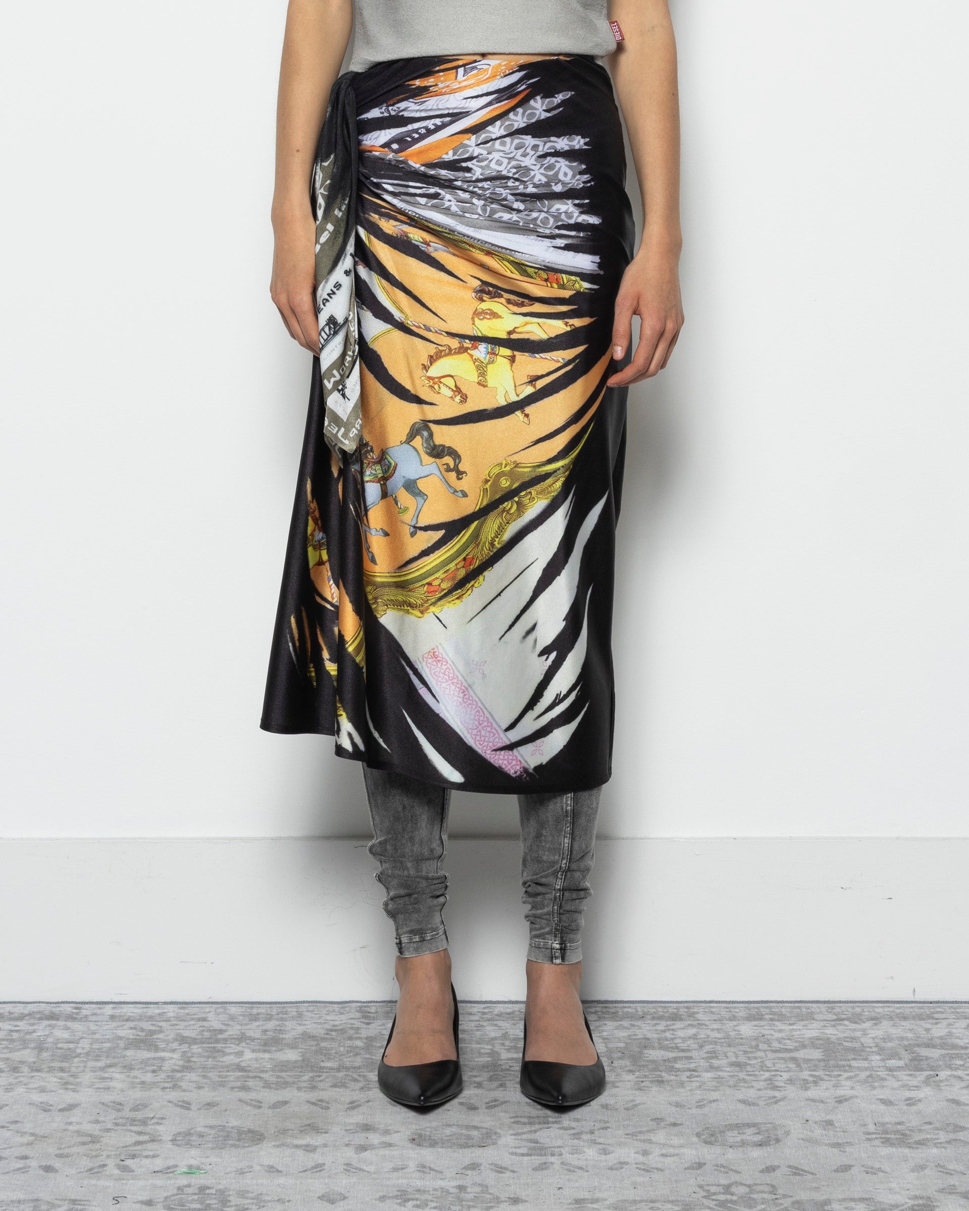 O-PARY Skirt in Black Scarf Print