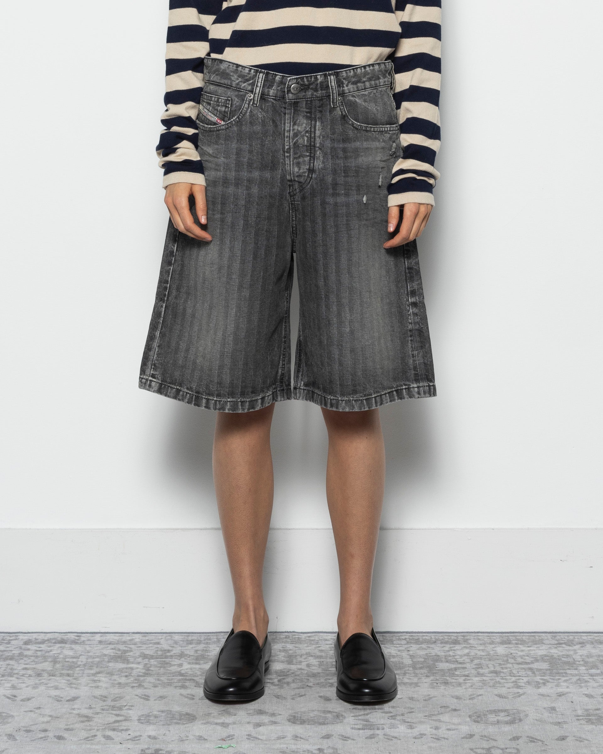 DE-SIRE Shorts in Washed Grey
