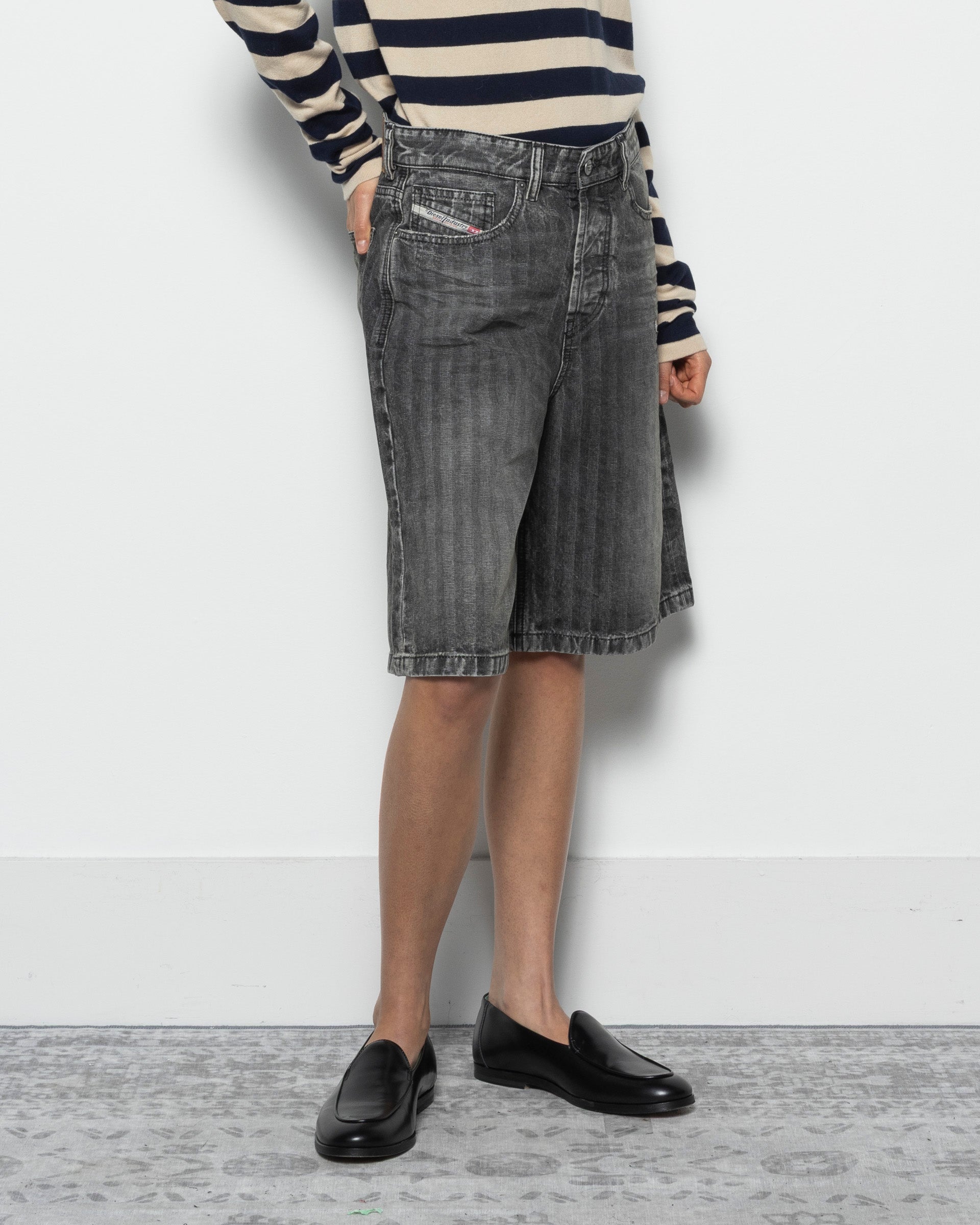 DE-SIRE Shorts in Washed Grey