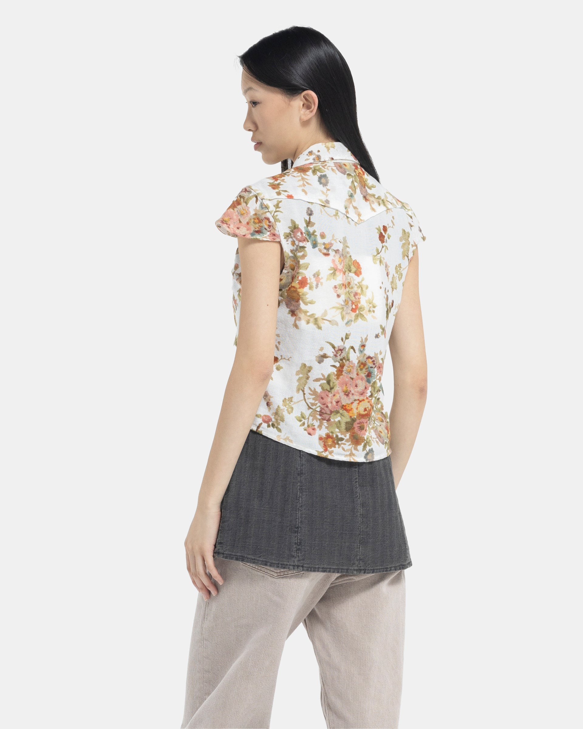 Daisy Shortsleeve Shirt in White Floral Tapestry