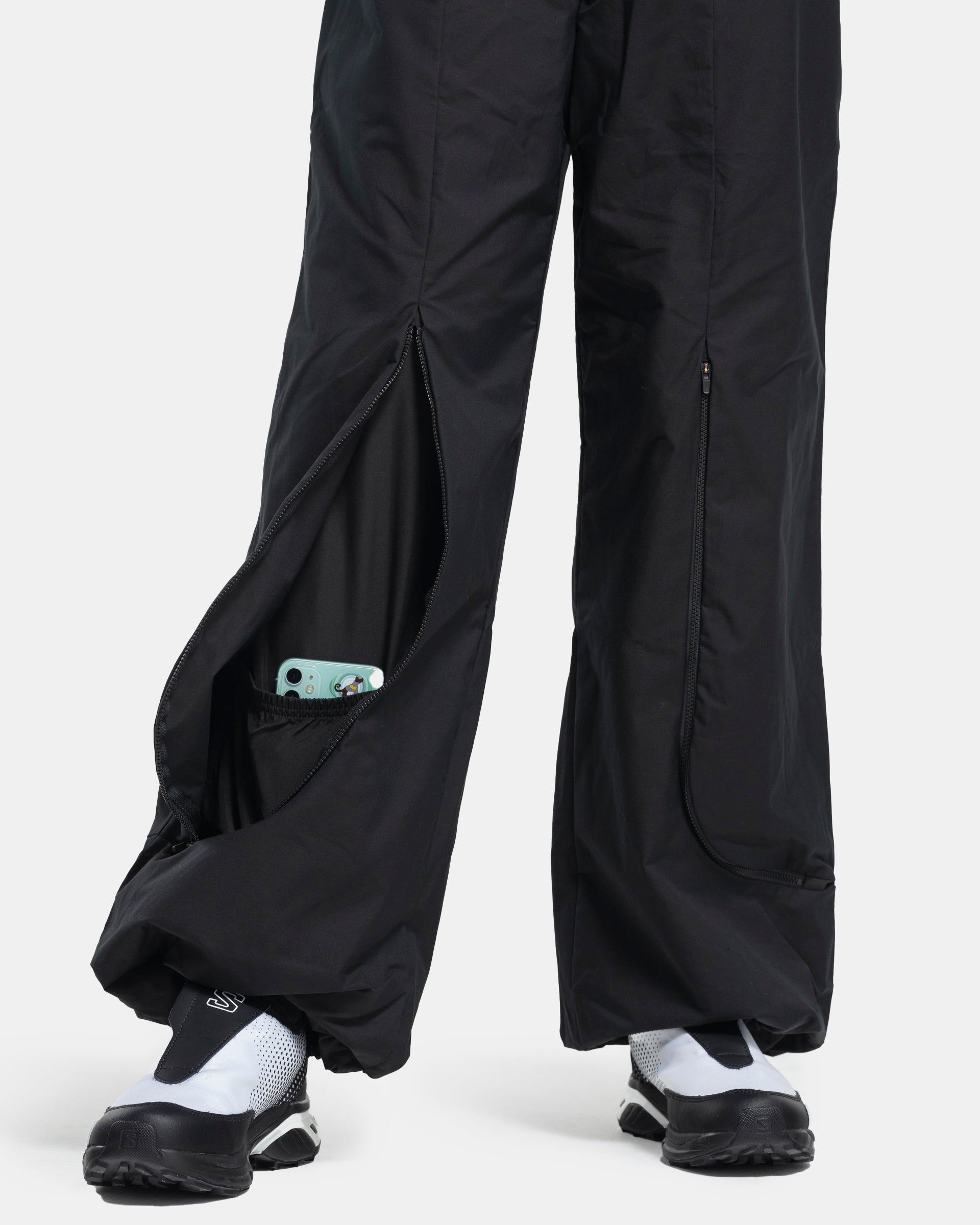 Organic Cotton Zip Cargo Pants in Black