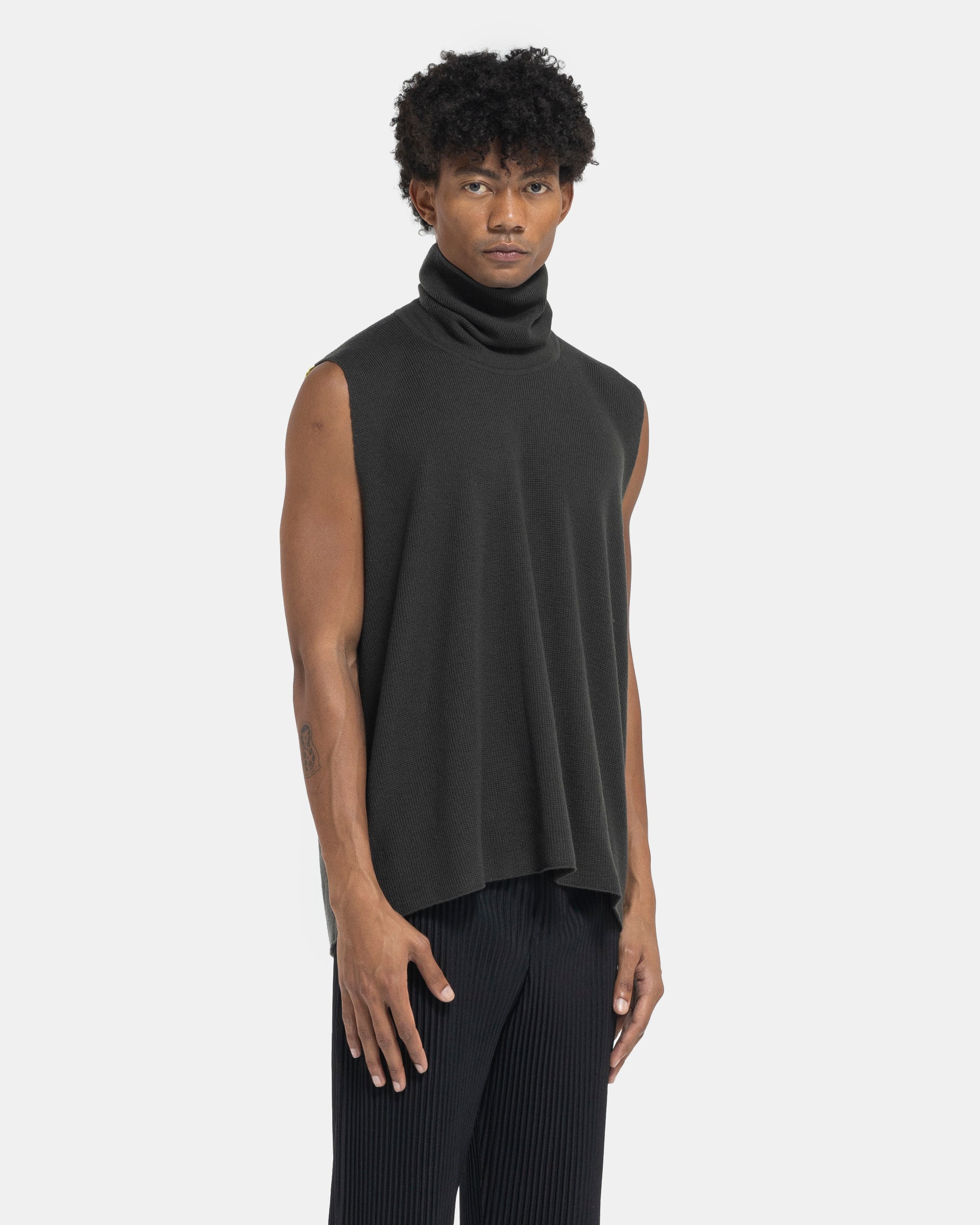 Framework Knit Vest in Black