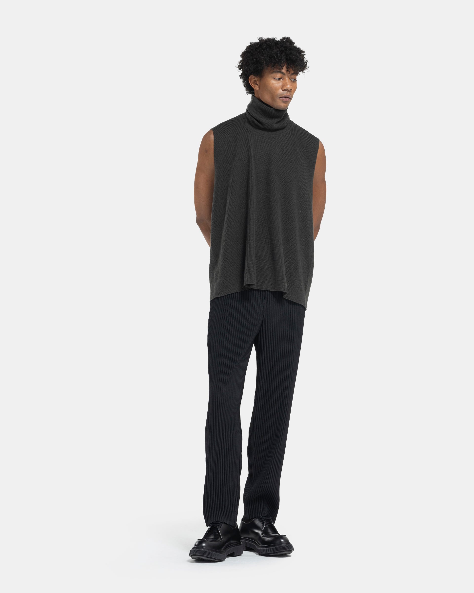 Framework Knit Vest in Black