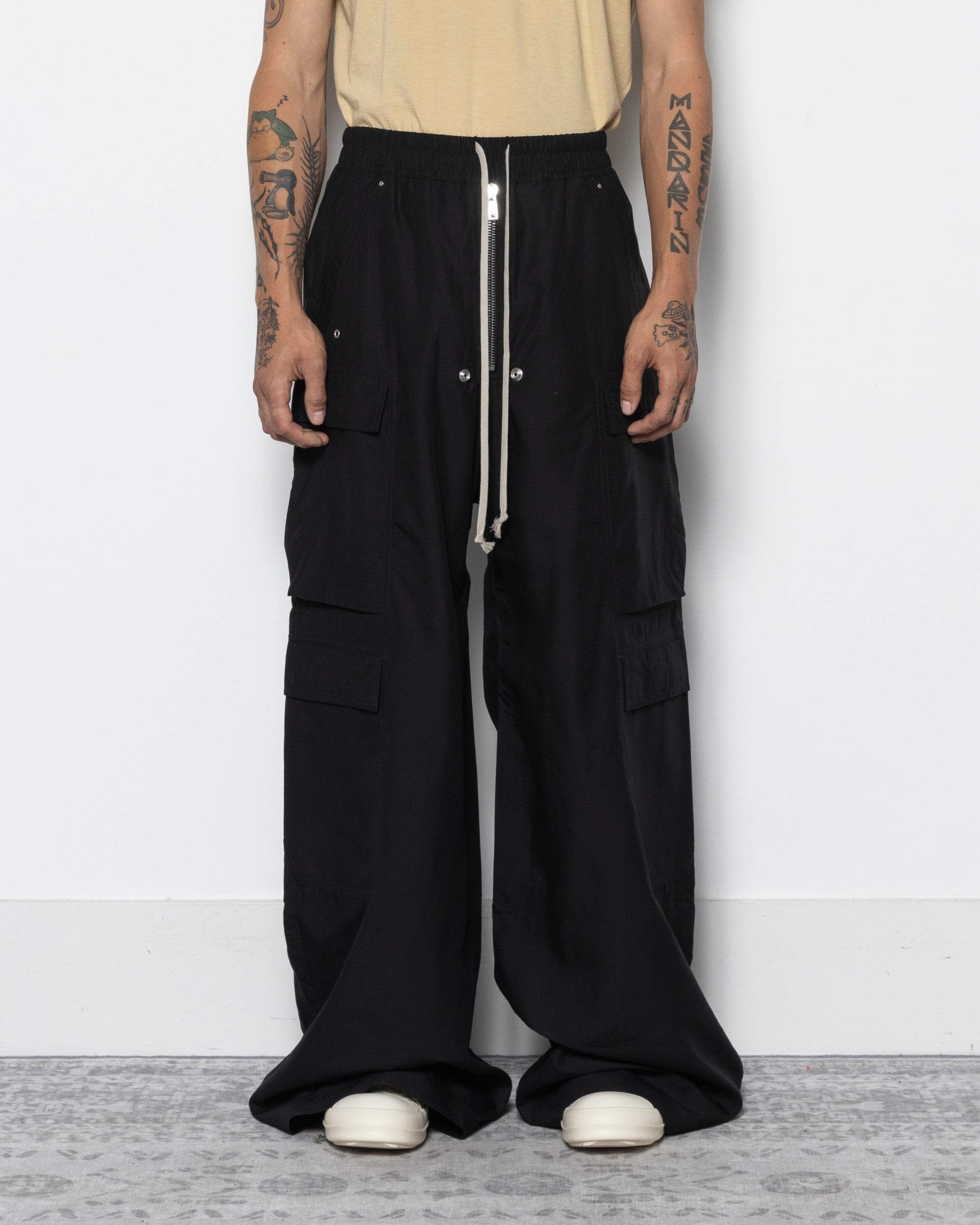 Double Cargo Jumbo Belas in Black