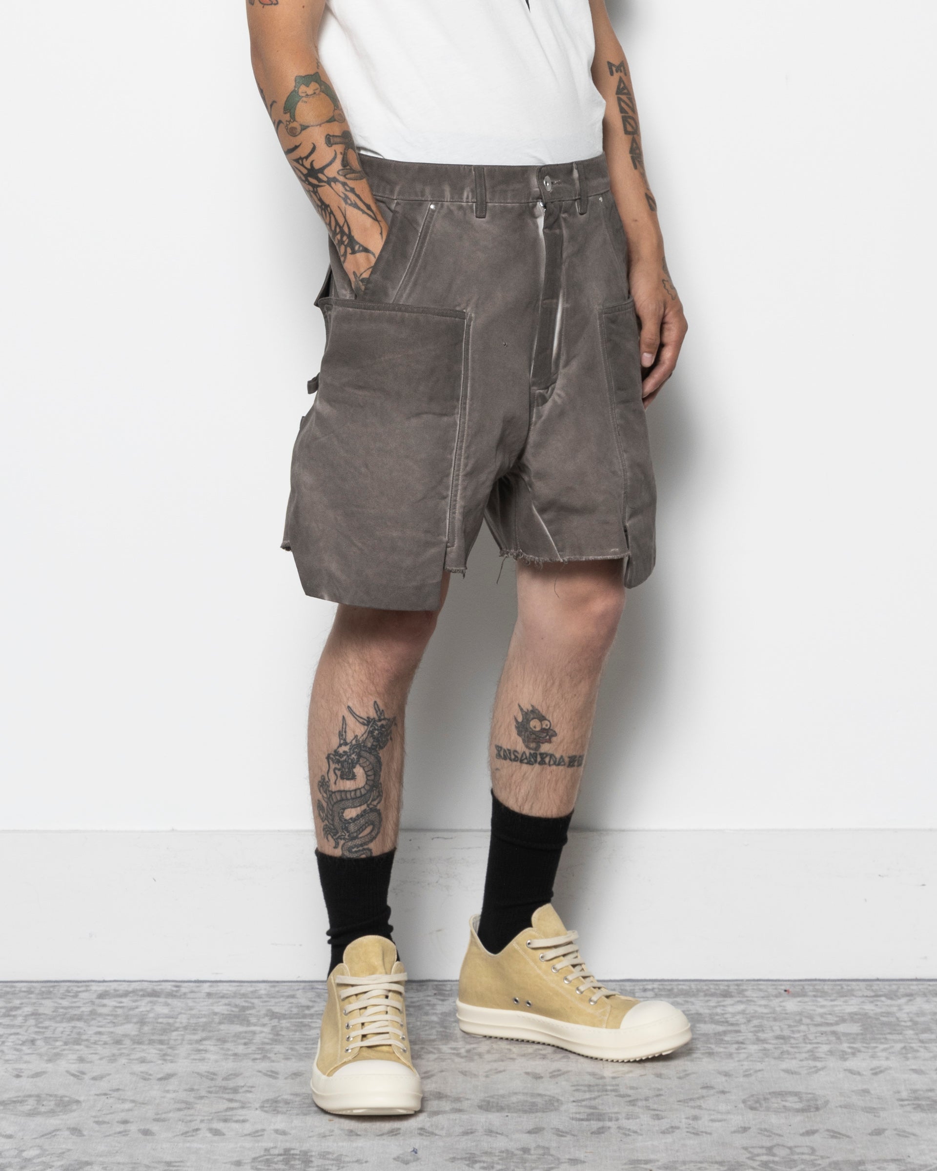 Stefan Cargo Shorts in Dust