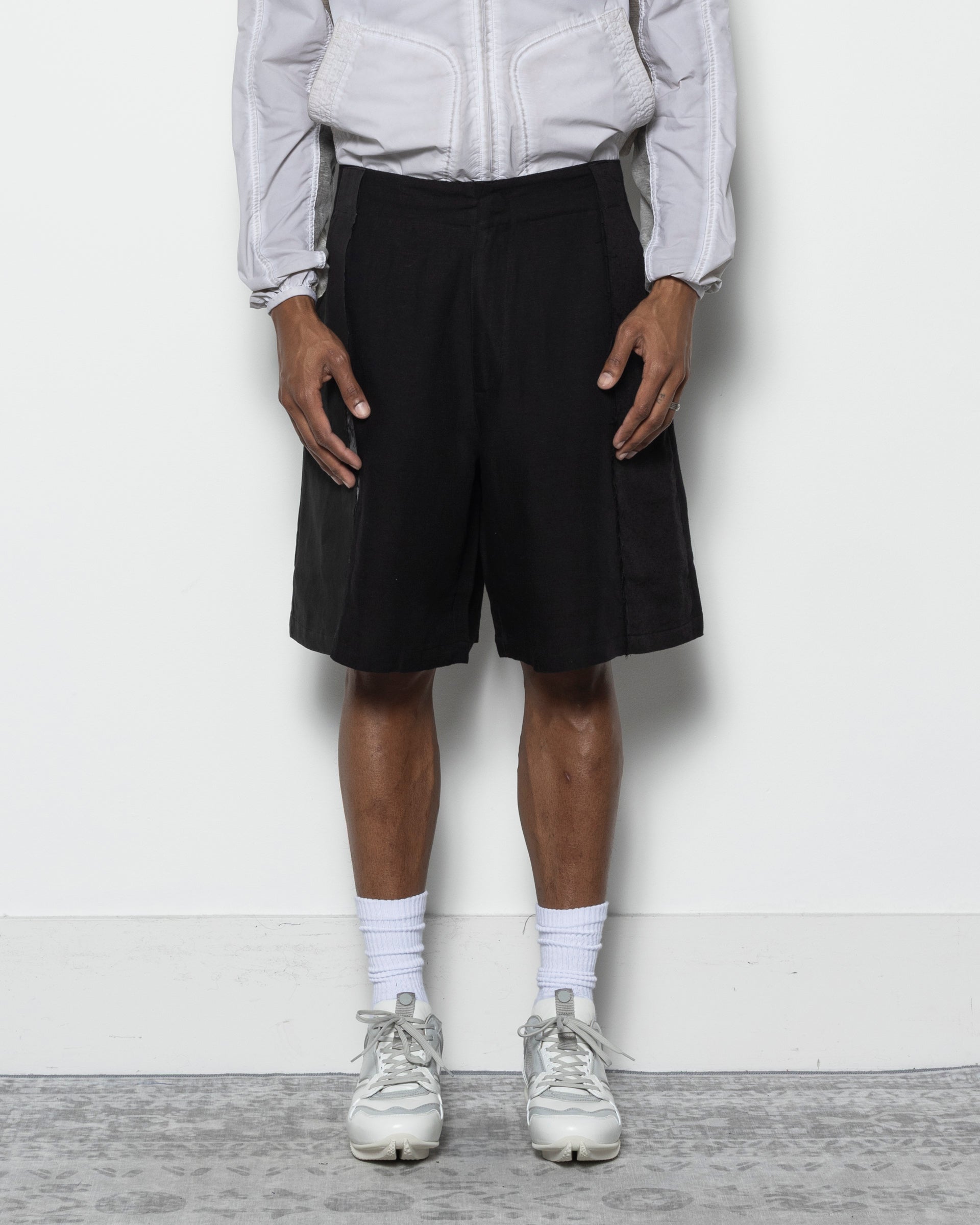 01 Shorts in Black