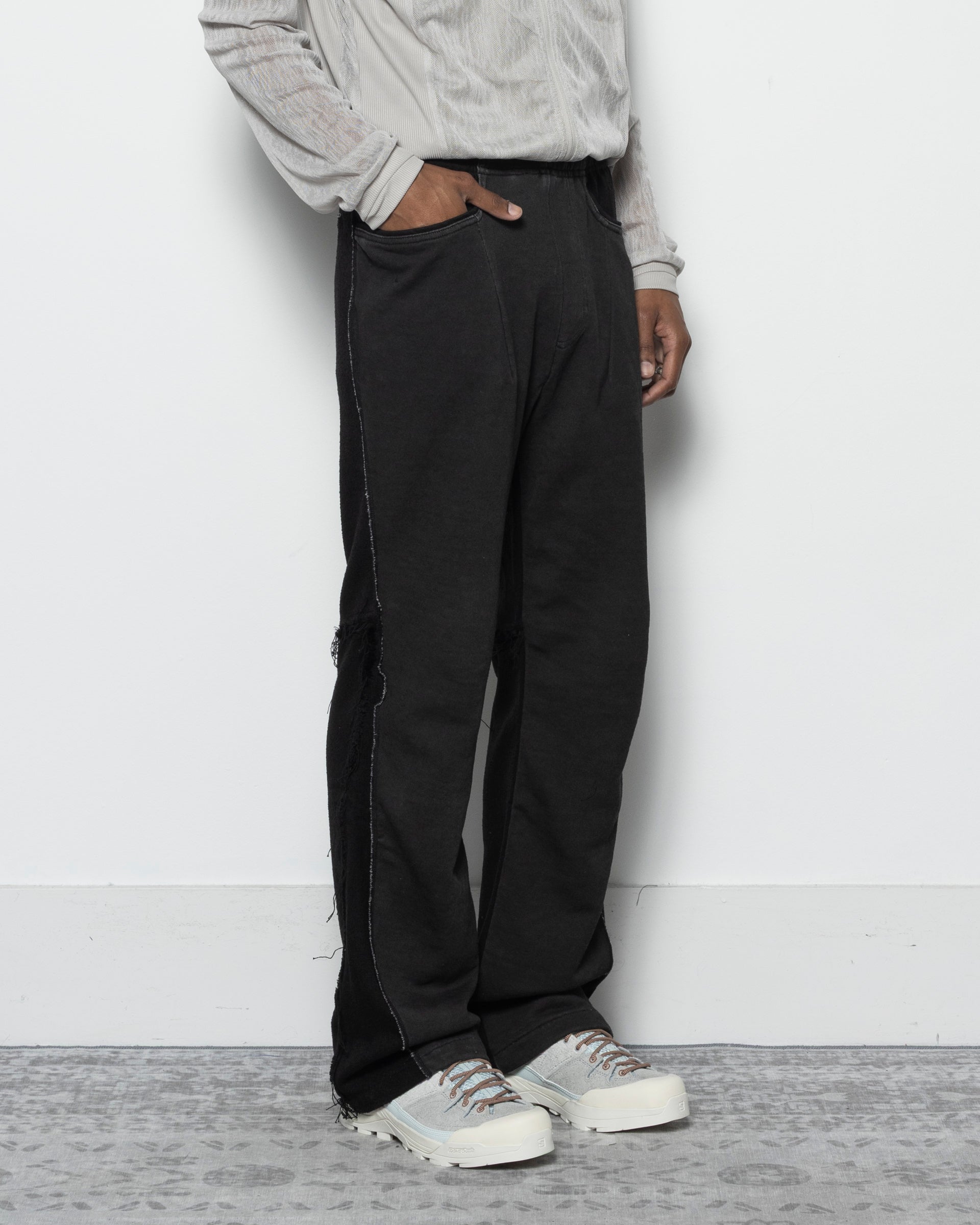 10 Trousers in Black