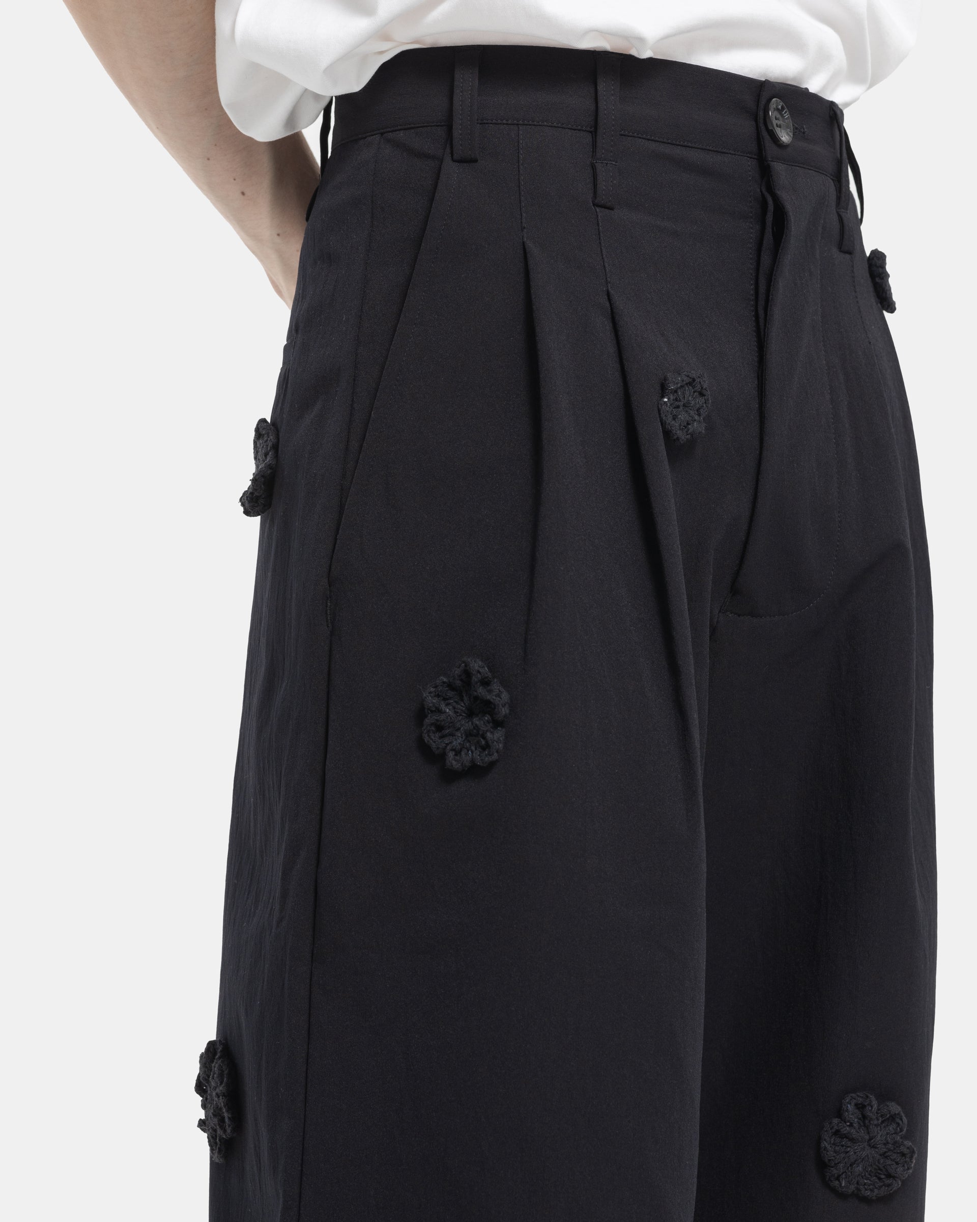 Song For The Mute Single Pleated Short in Black Flower