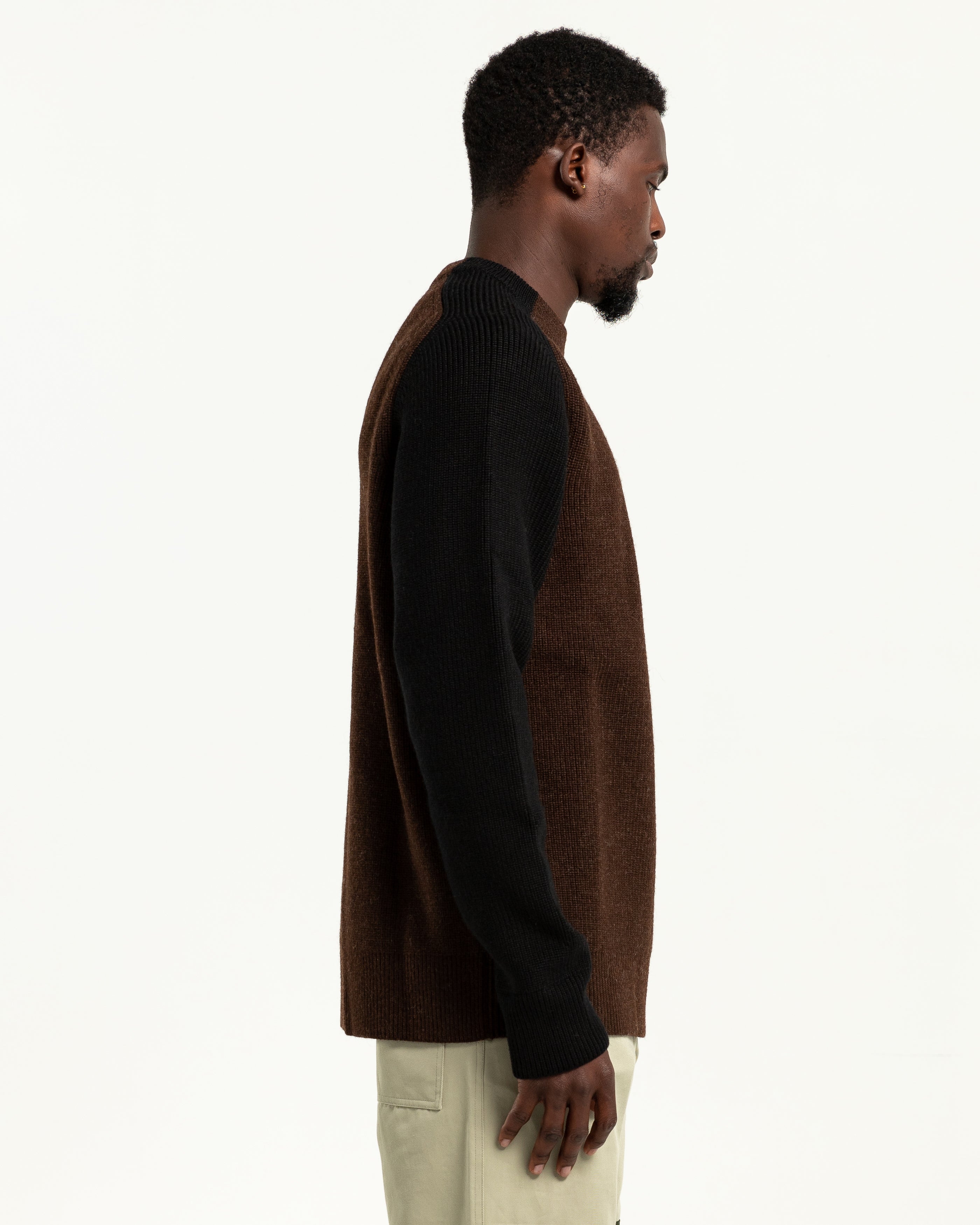 Peak Crewneck in Coffee