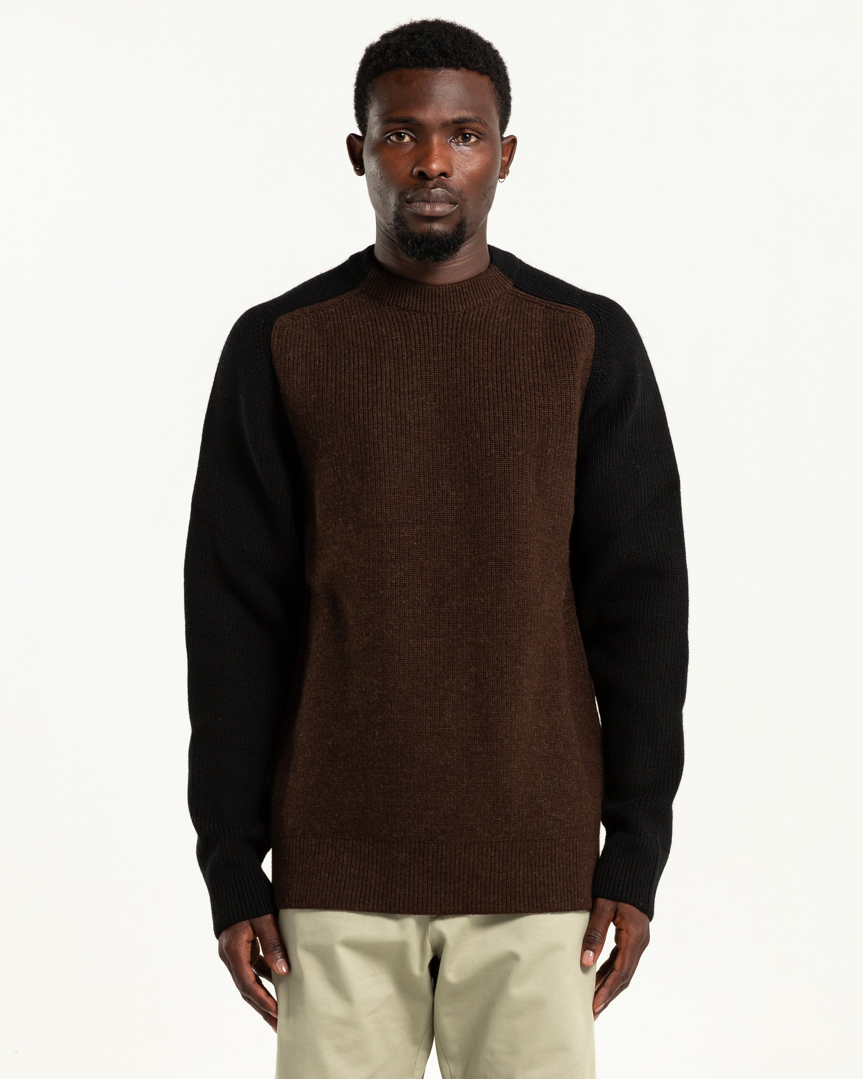 Peak Crewneck in Coffee