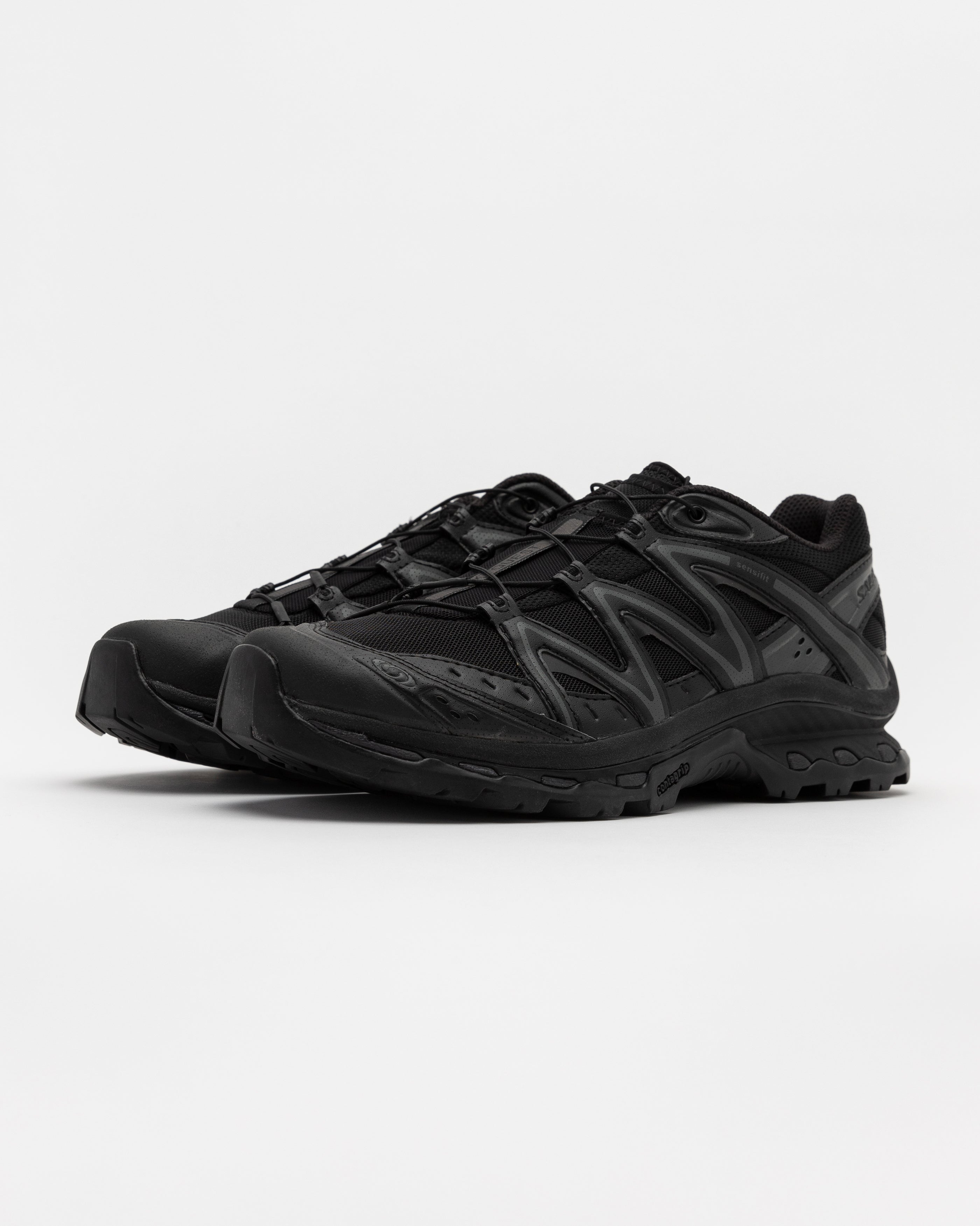 XT-Quest in Black