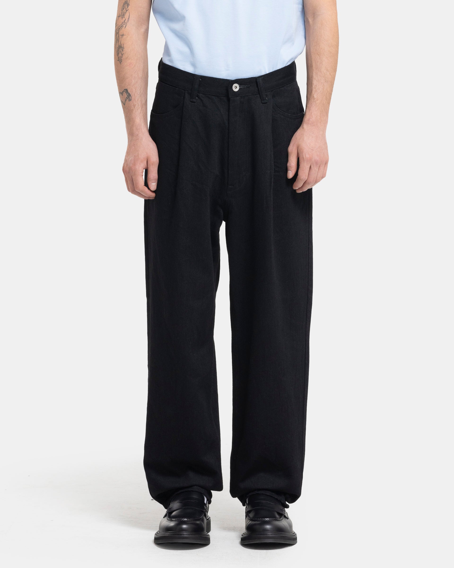 12oz Denim Depp Tuck Pants in Black