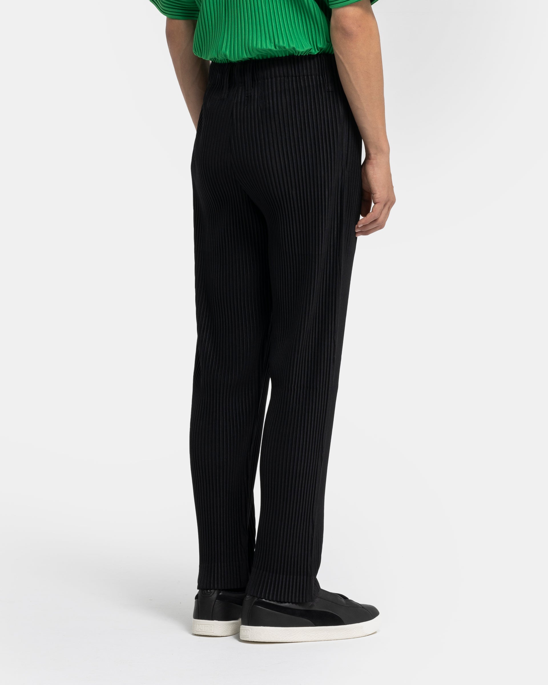 Basic Pleated Trouser in Black