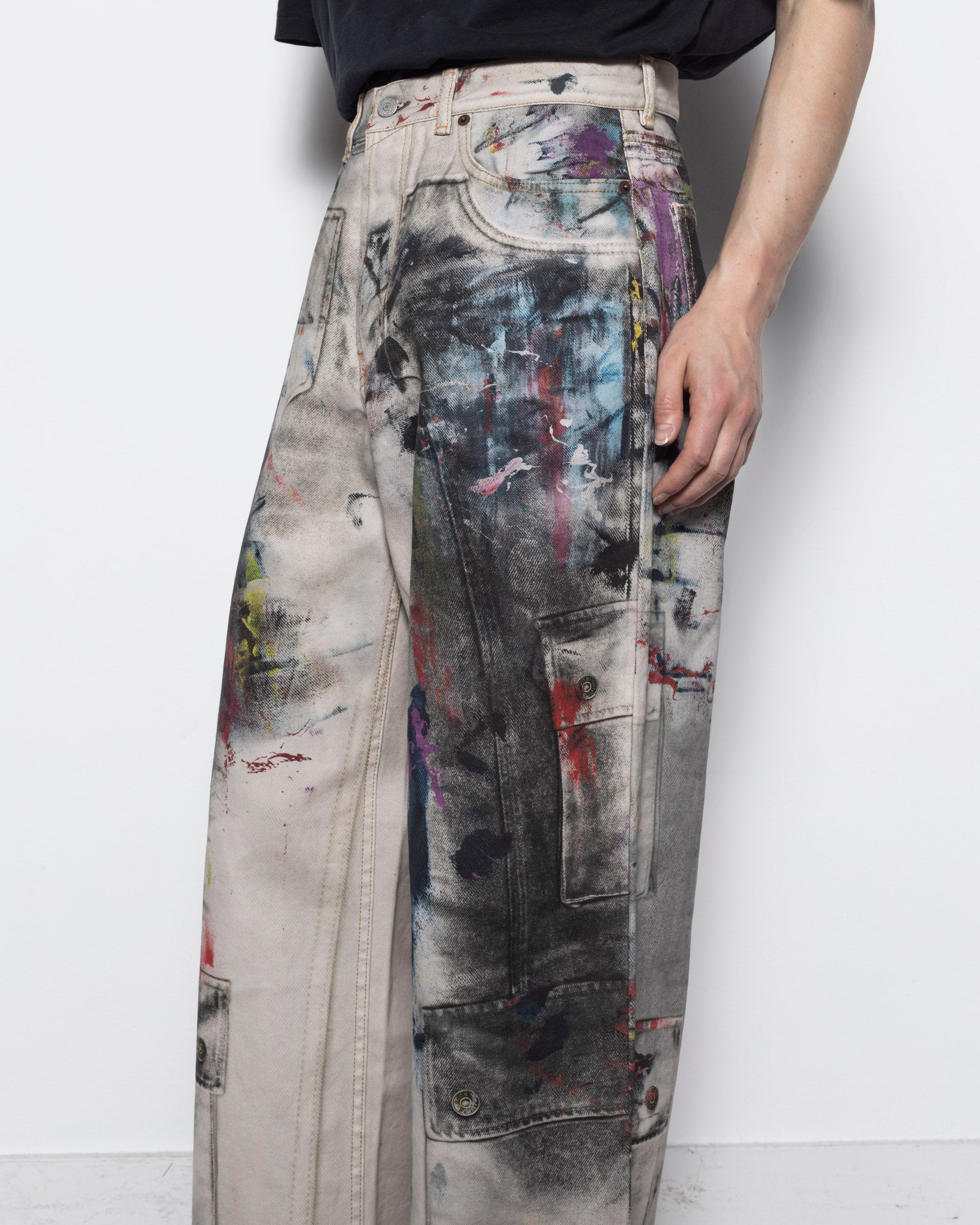 1981M Baggy Fit Jeans in White/Multi