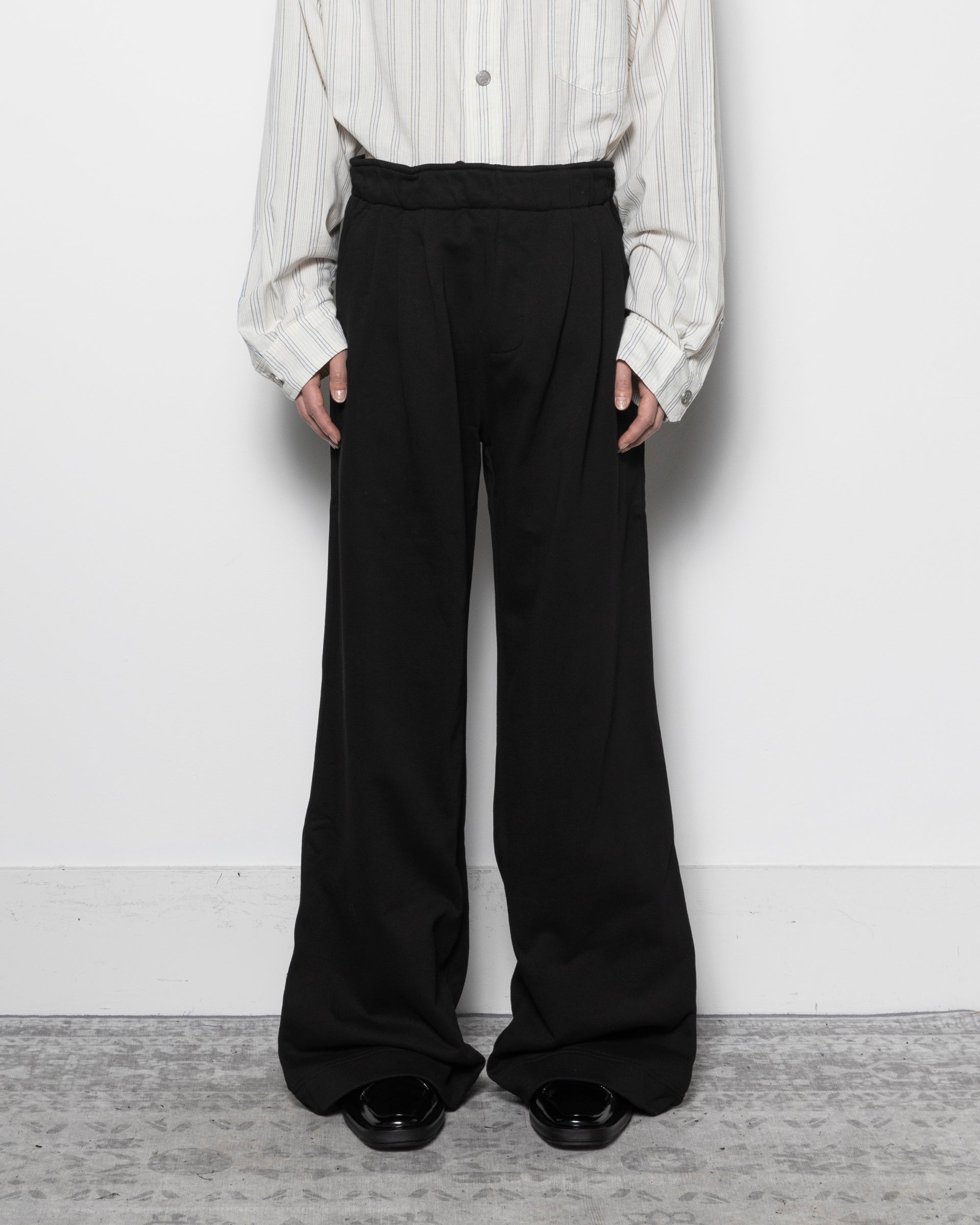 Caldwell Sweats in Jet Black