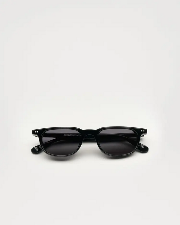 Novis in Coal Black