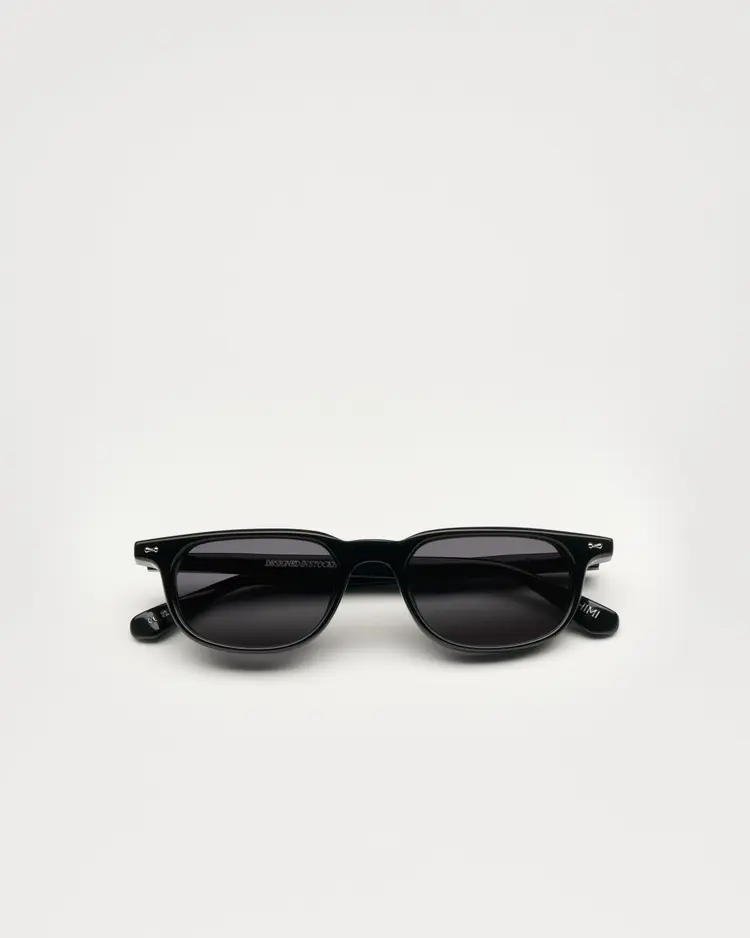 Novis in Coal Black