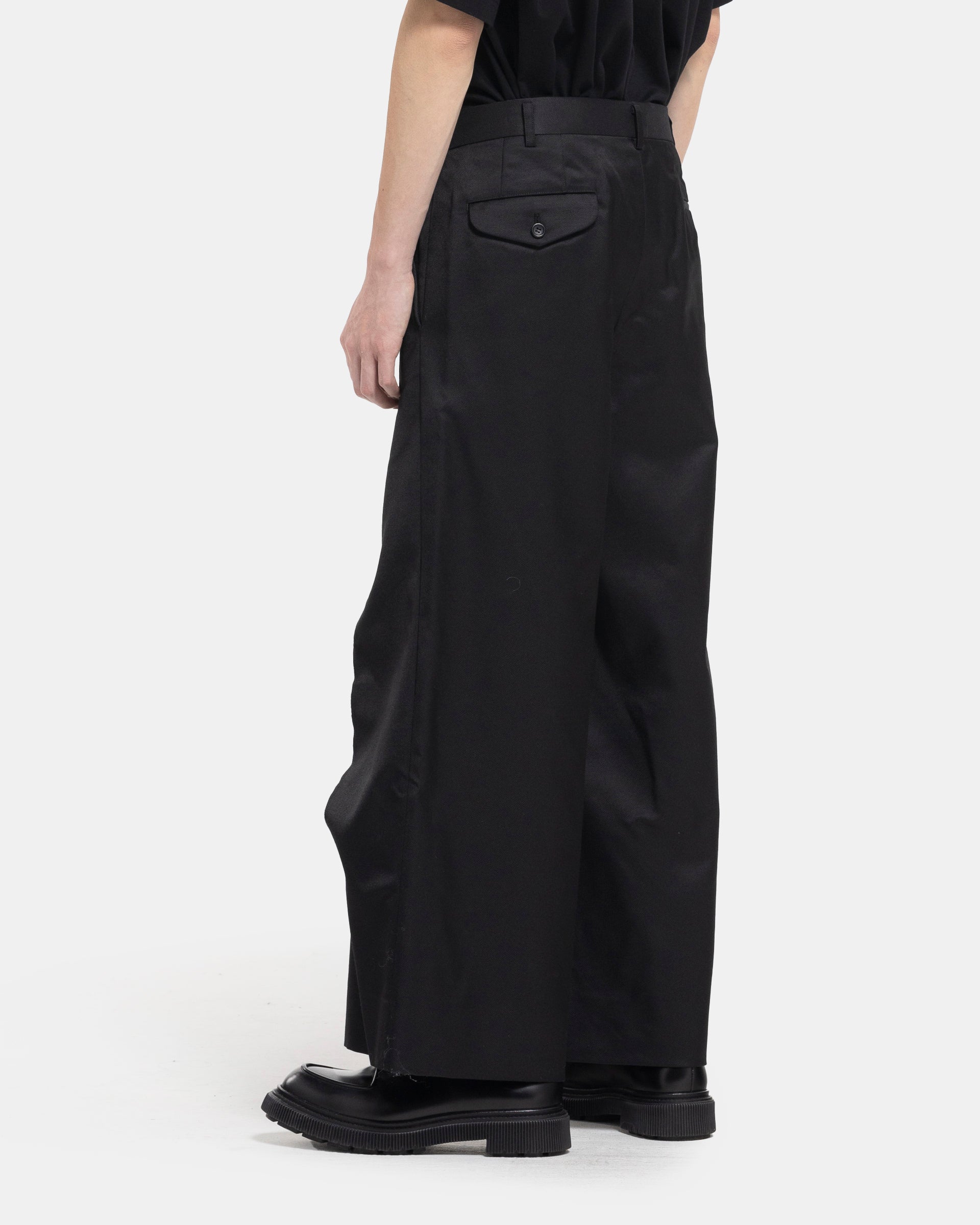 Cut-out Pants in Black