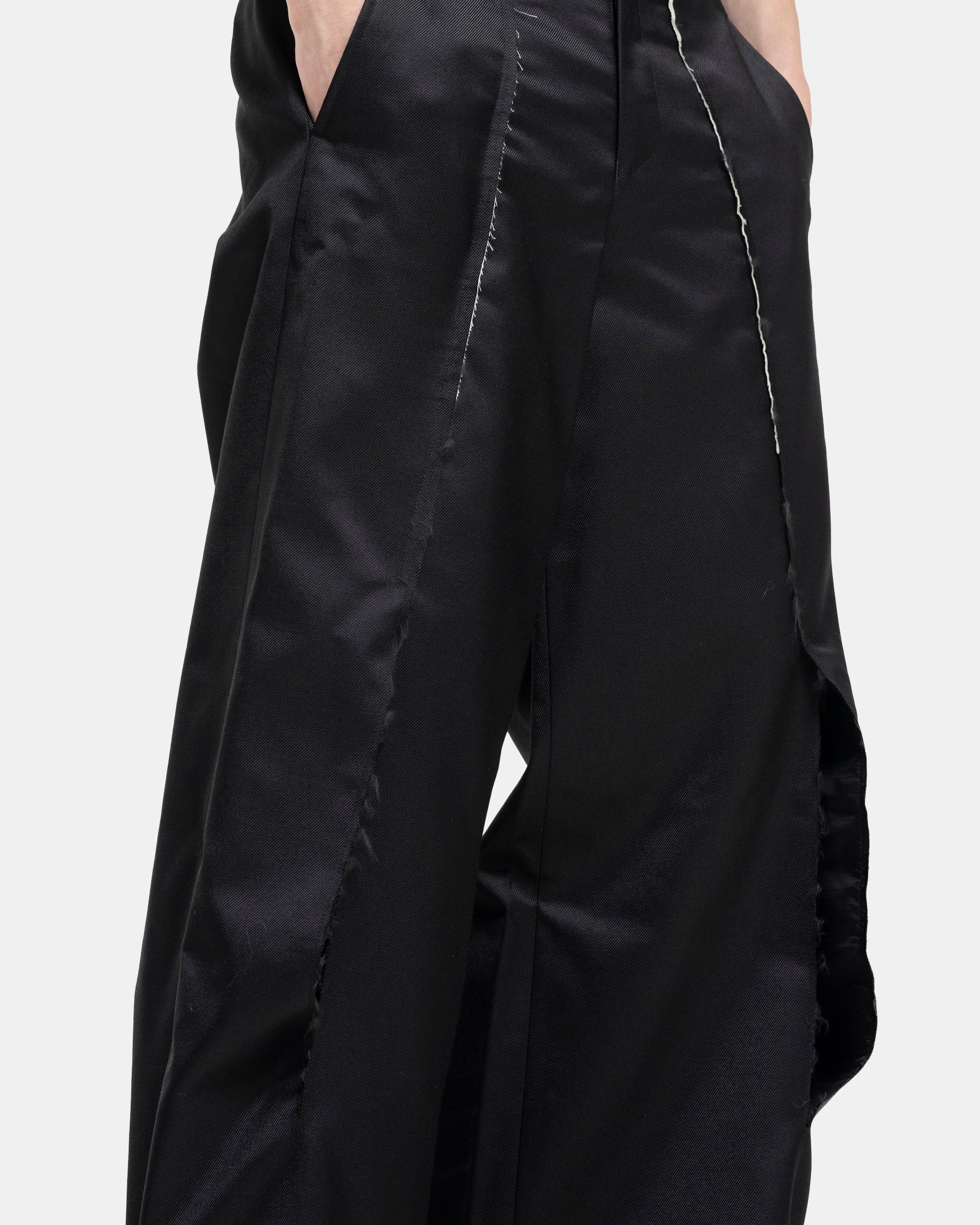 Cut-out Pants in Black