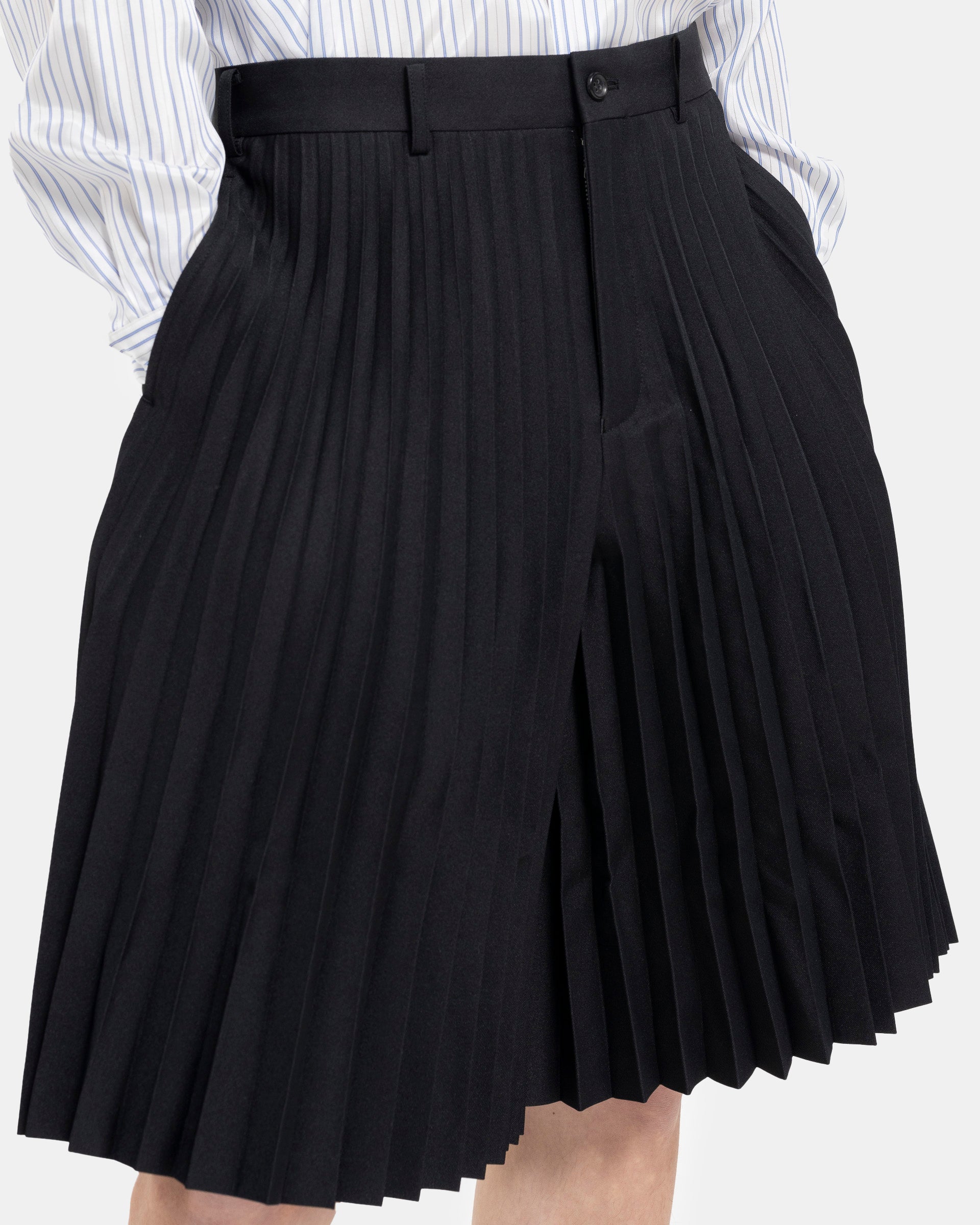 Pleated Shorts in Black