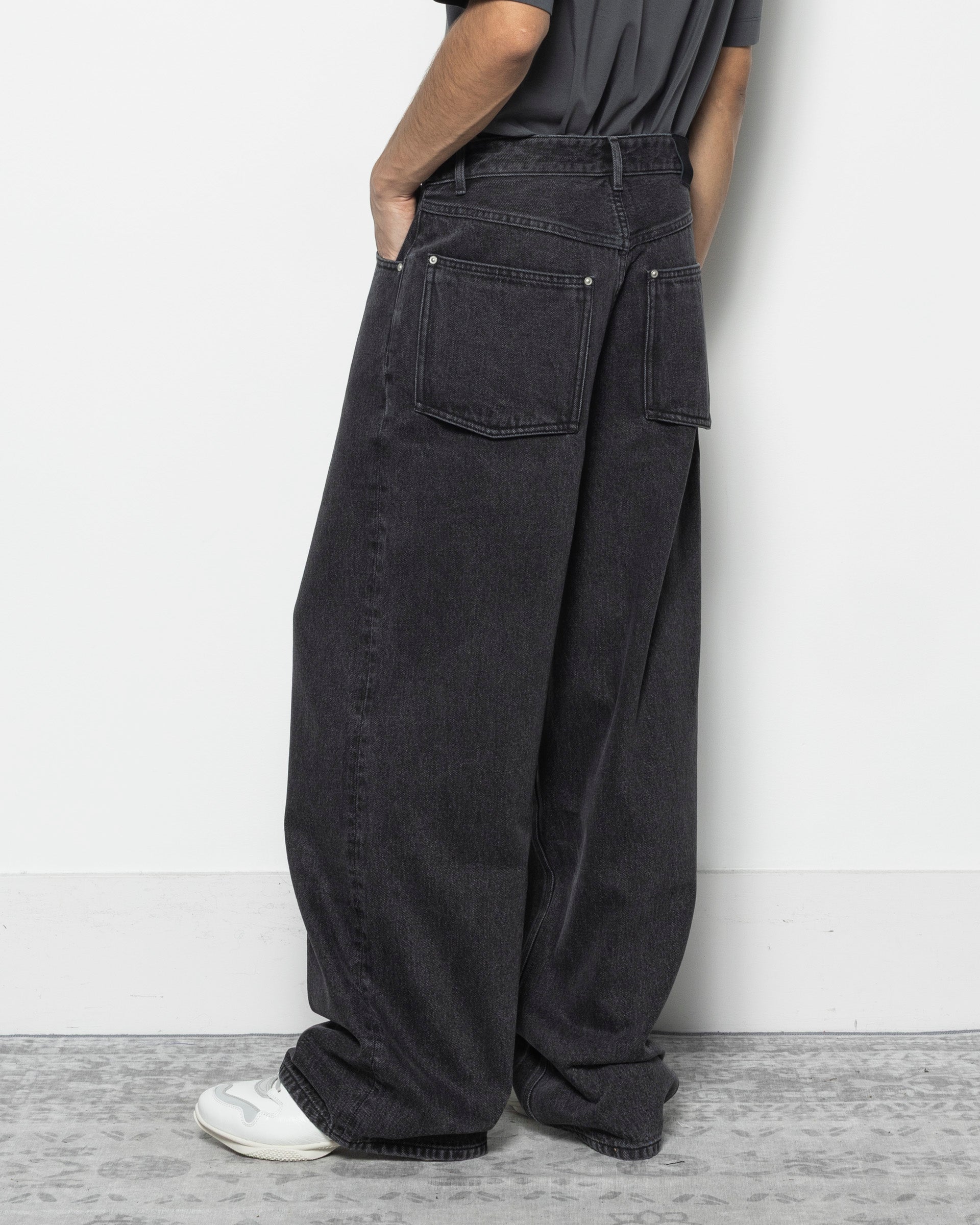 Common Divisor:Pollux Washed Denim Pants in Black|RODEN GRAY