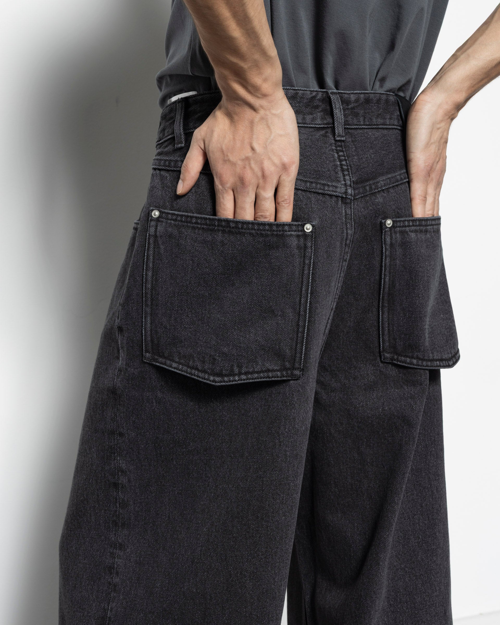 Common Divisor:Pollux Washed Denim Pants in Black|RODEN GRAY