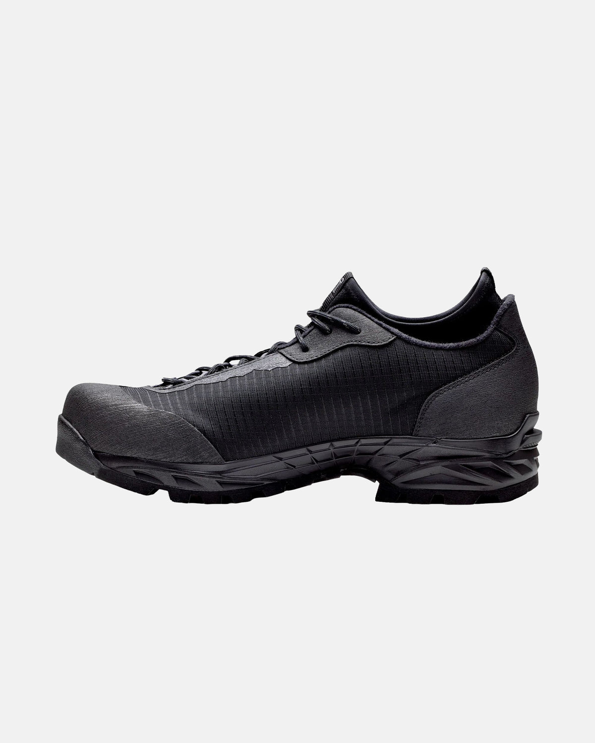Adventa Shoes in Black