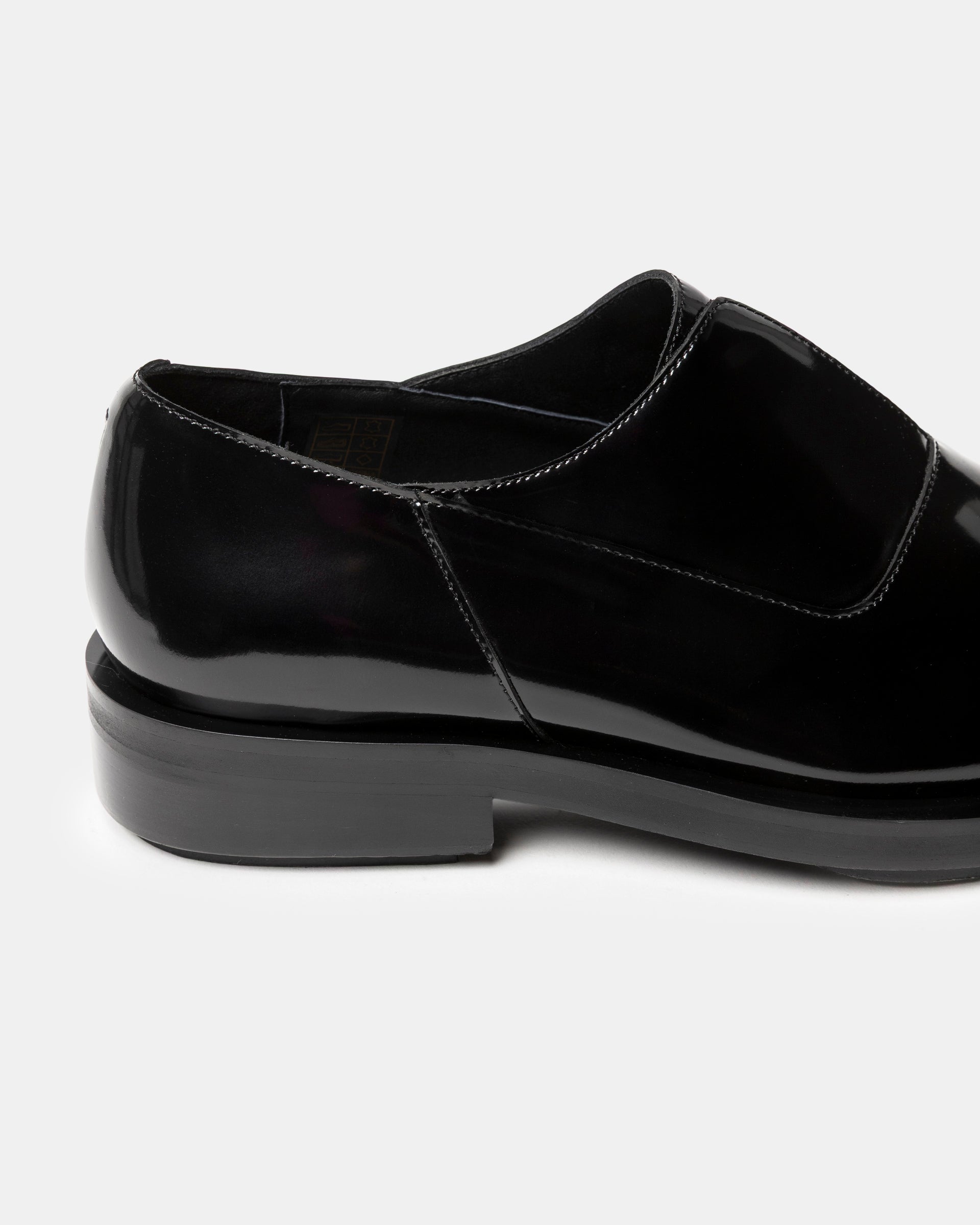 01 Glace Calf Loafer in Black