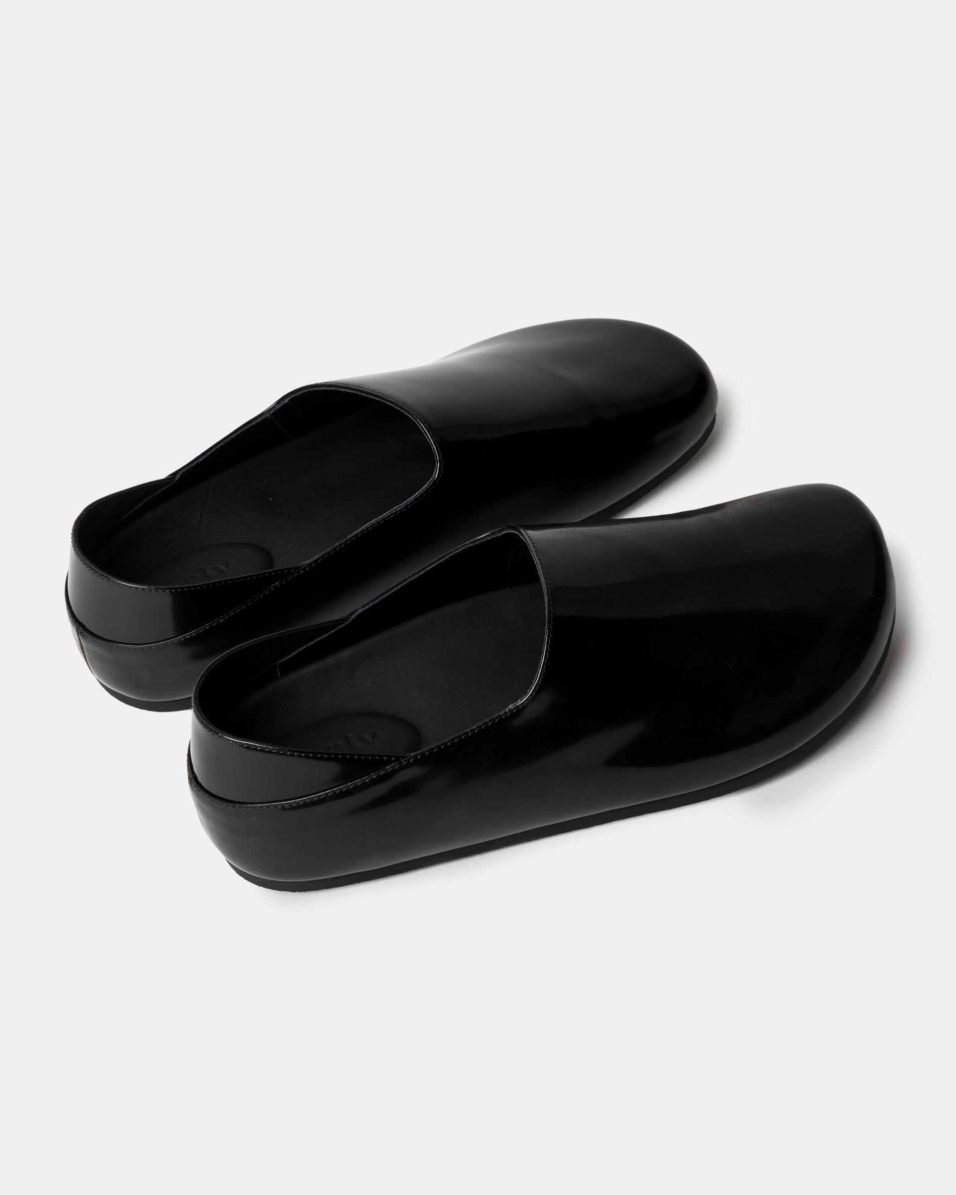04 Glace Calf Slipper in Black