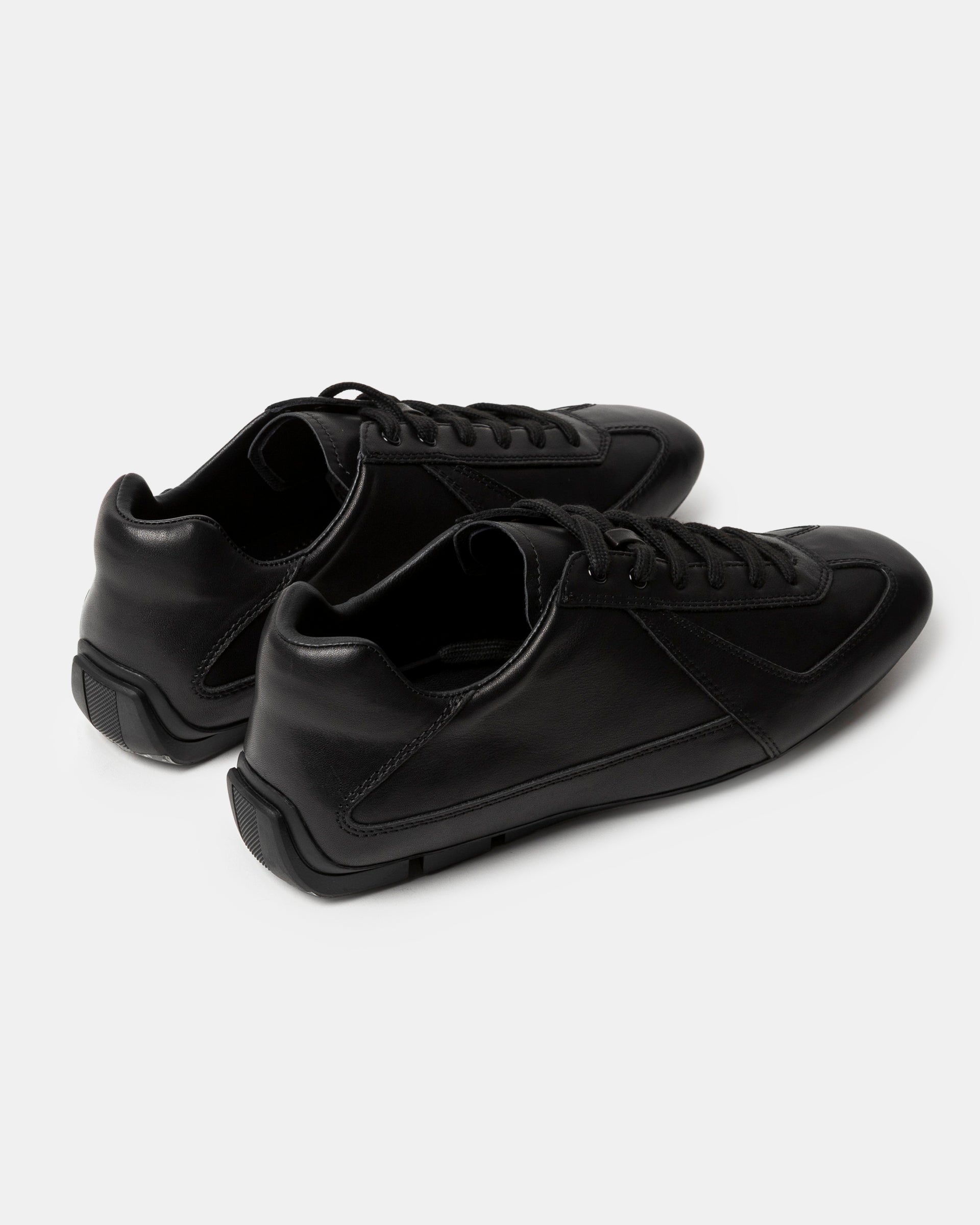 10 Calf Leather Sneaker in Black