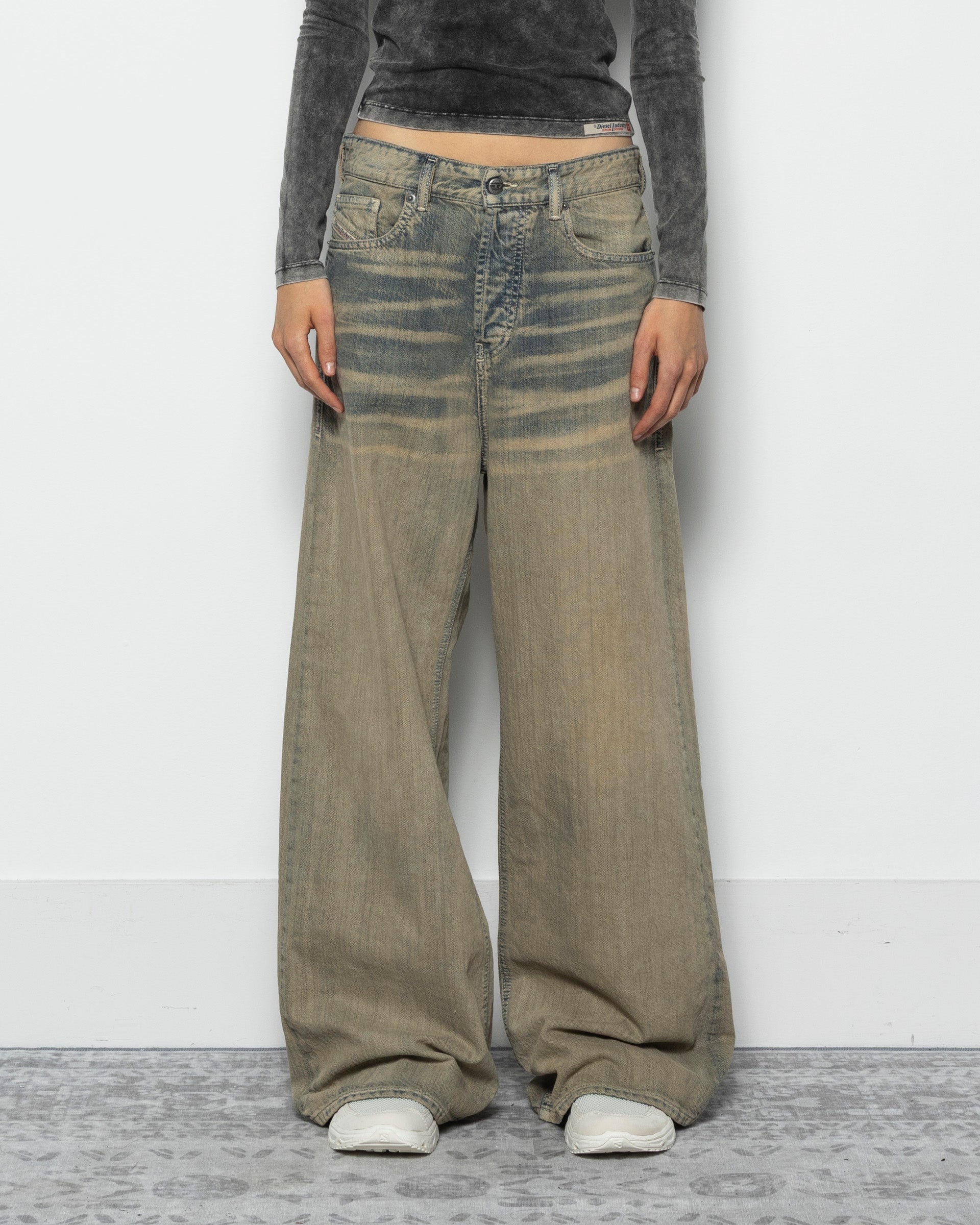 デニム Diesel 1996 D-SIRE SIZE 23 L30 Diesel 1996 D-SIRE Jeans in Dirty Blue | RODEN GRAY