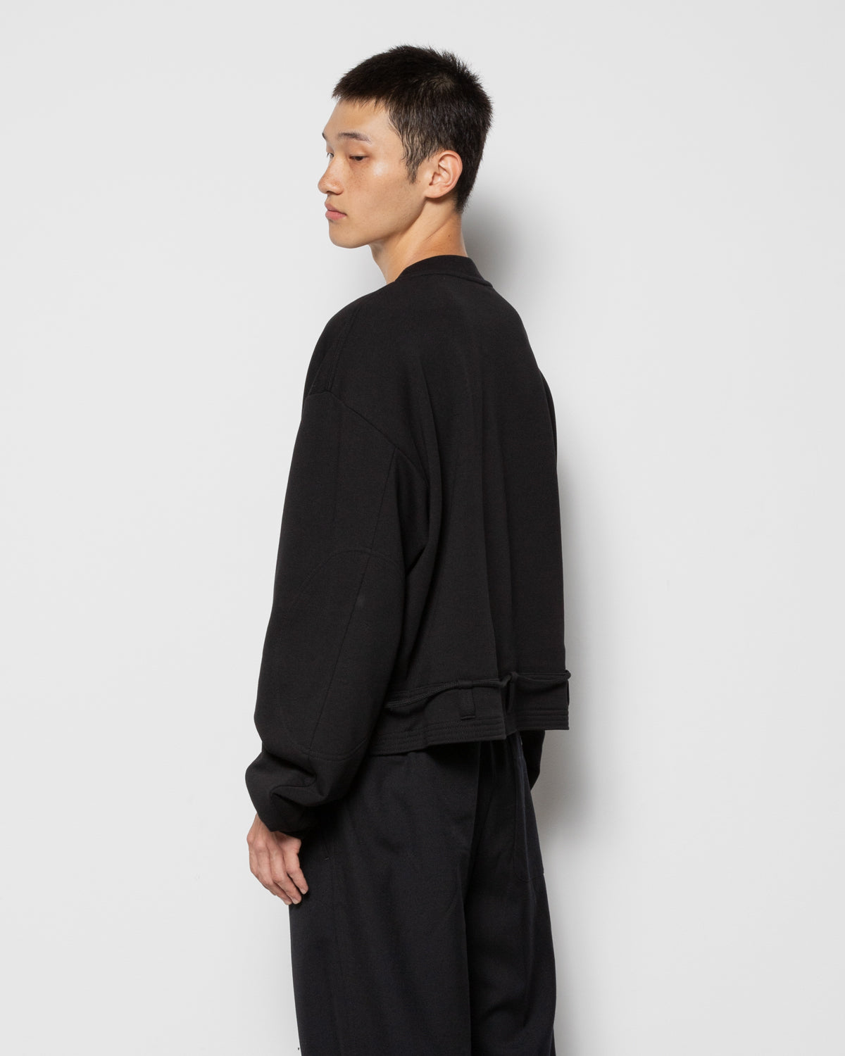 Hasterfield Cropped Sweatshirt in Black