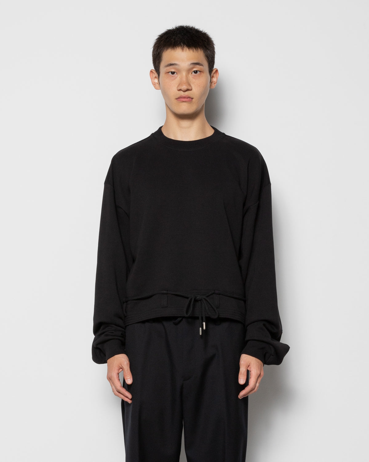 Hasterfield Cropped Sweatshirt in Black