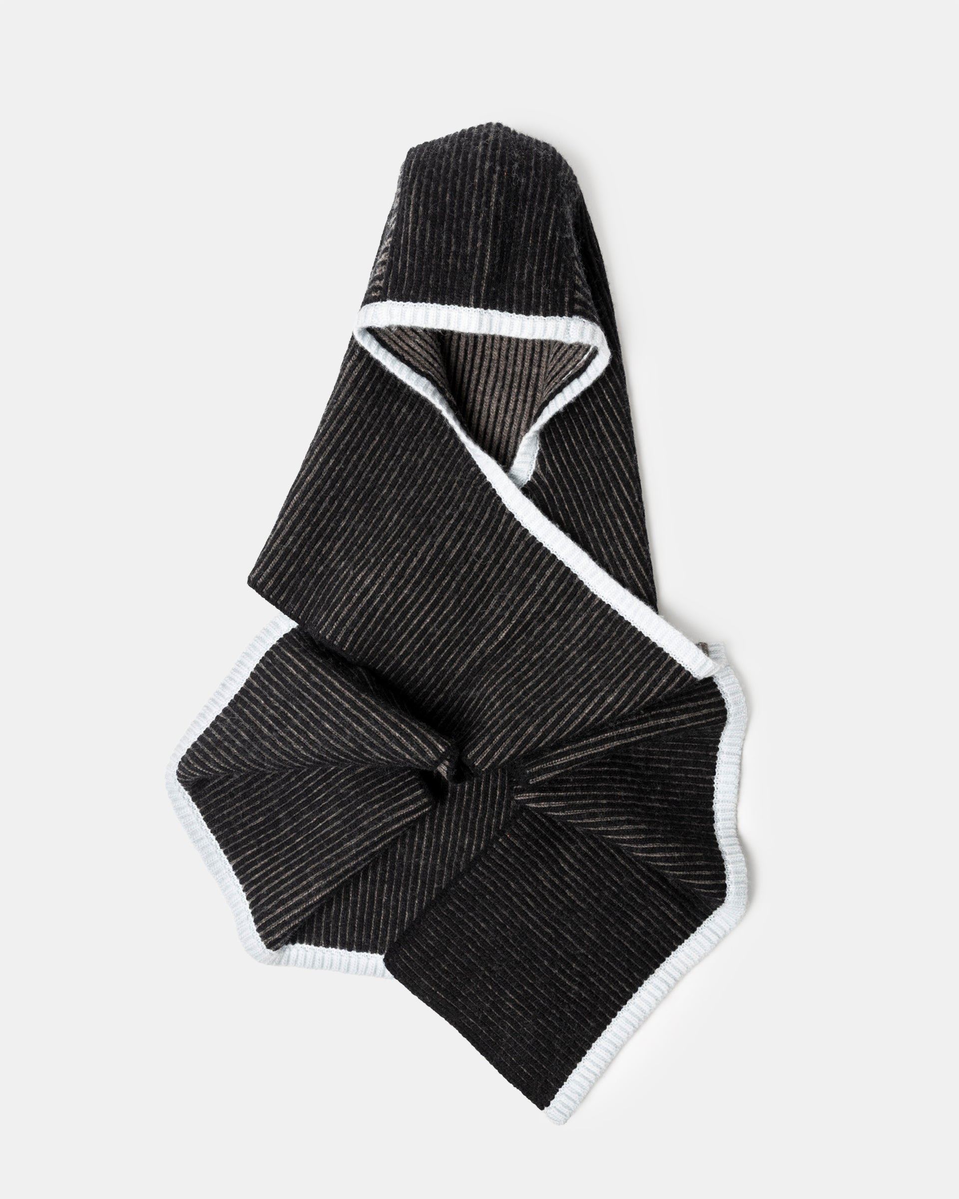 Huddle Bonnet in Blackbird