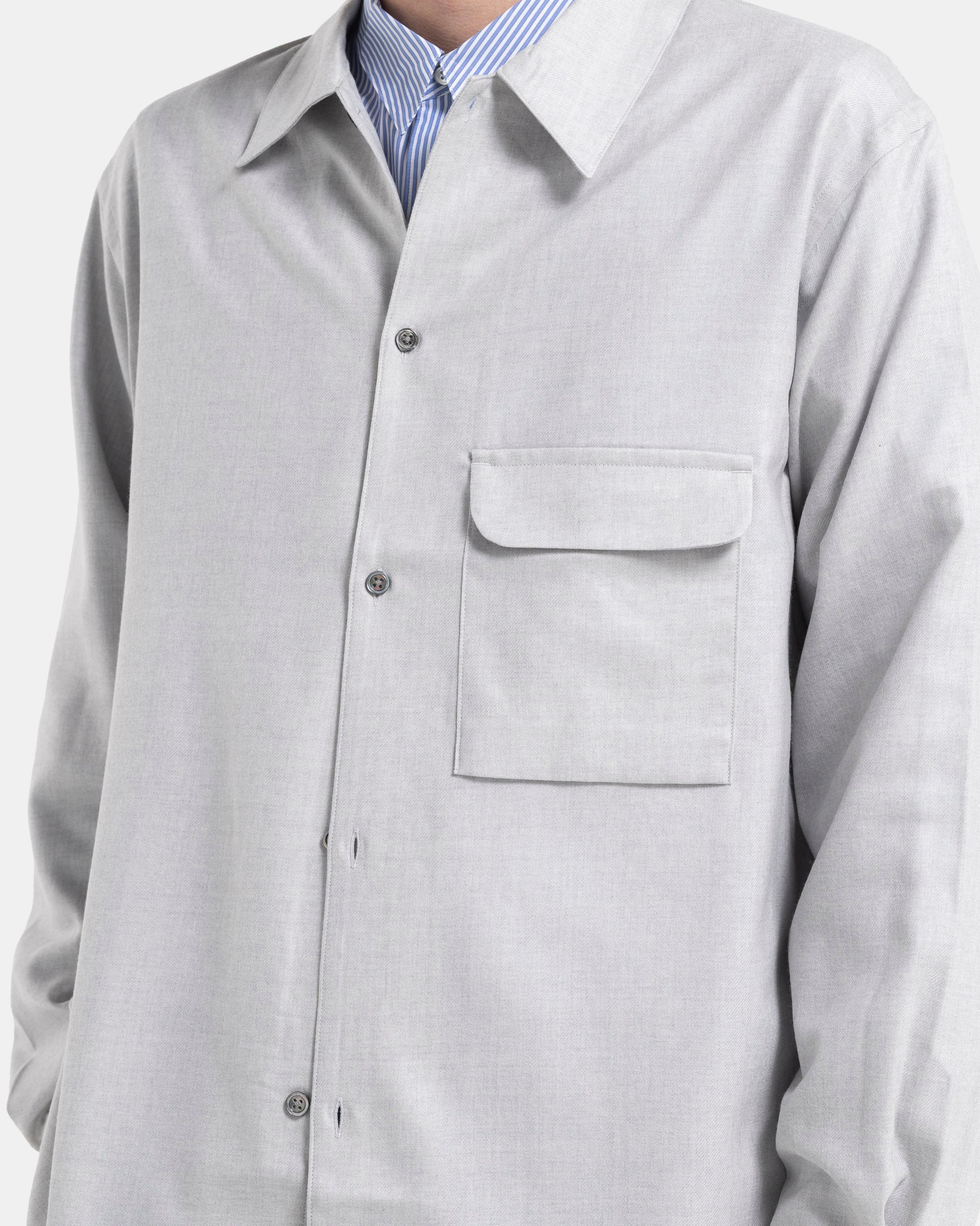 Flat Bottom Wool Shirt in Light Grey