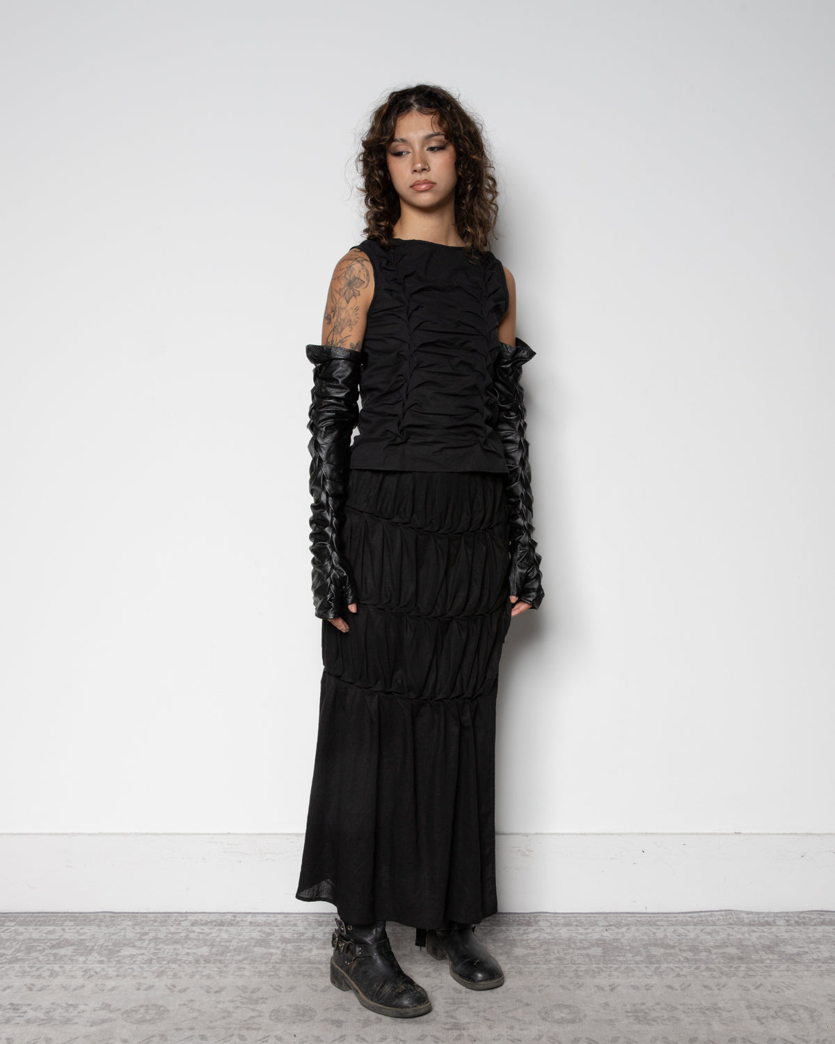 Braided Leather Opera Gloves in Black