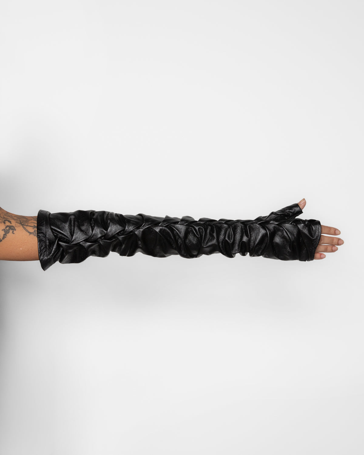 Braided Leather Opera Gloves in Black