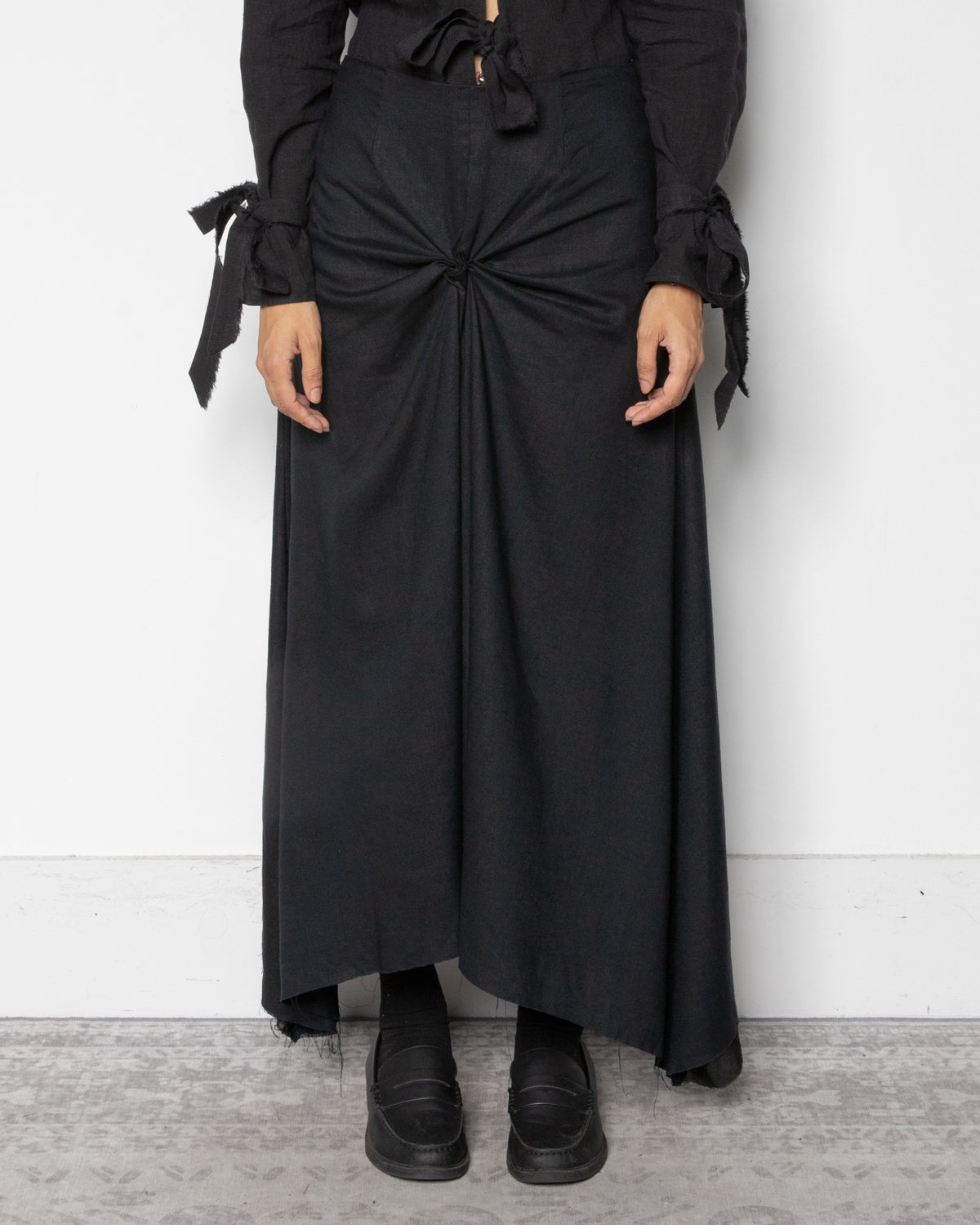 Drag Me Skirt in Black