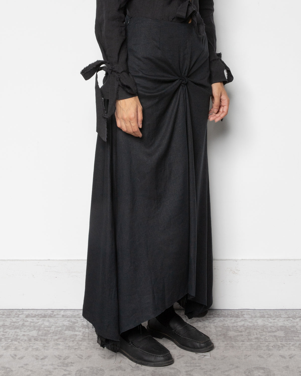 Drag Me Skirt in Black