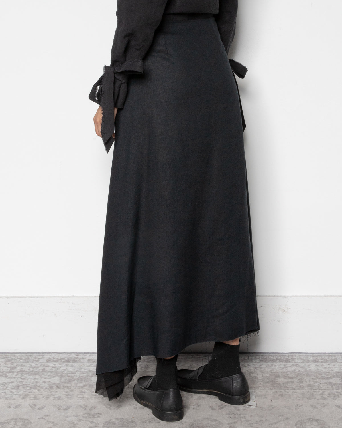 Drag Me Skirt in Black