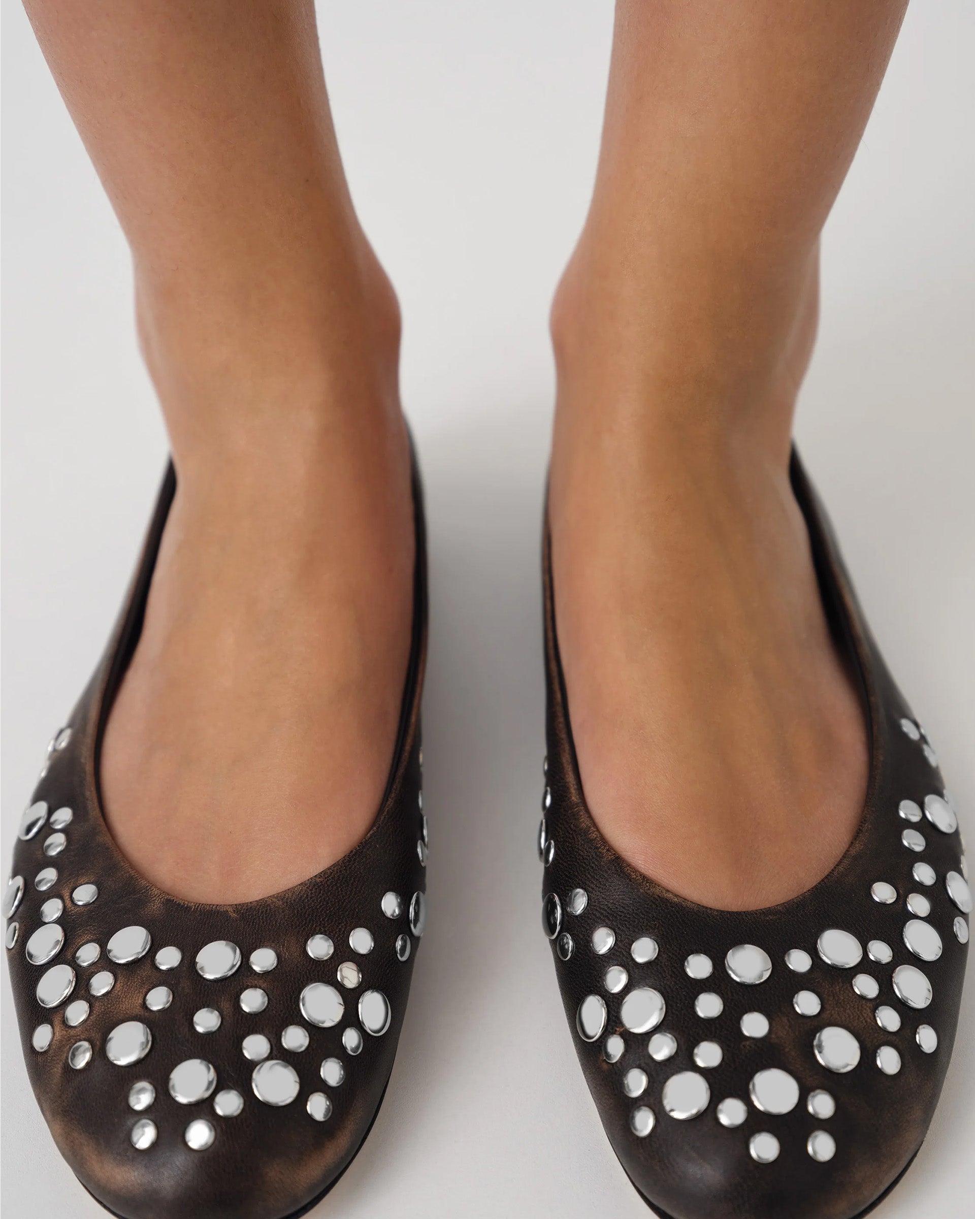 Bailarina Studs Faded in Brown