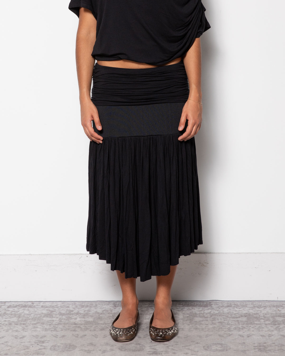 Carine Midi Skirt in Black