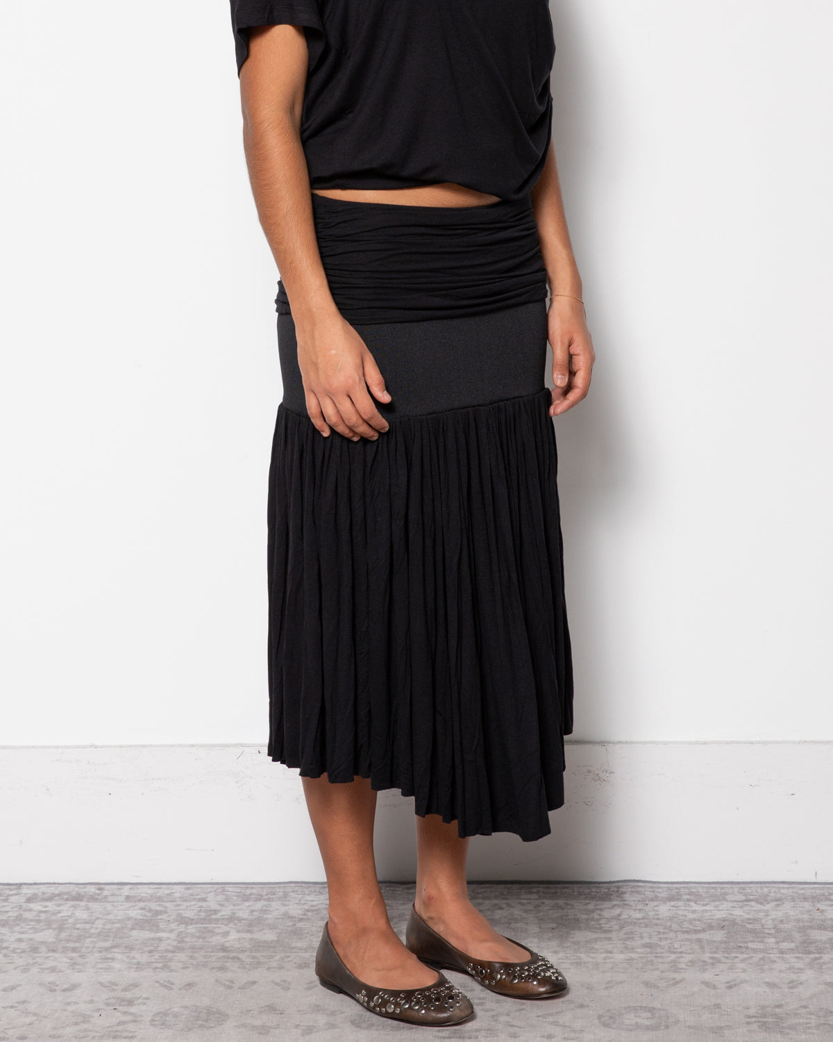 Carine Midi Skirt in Black