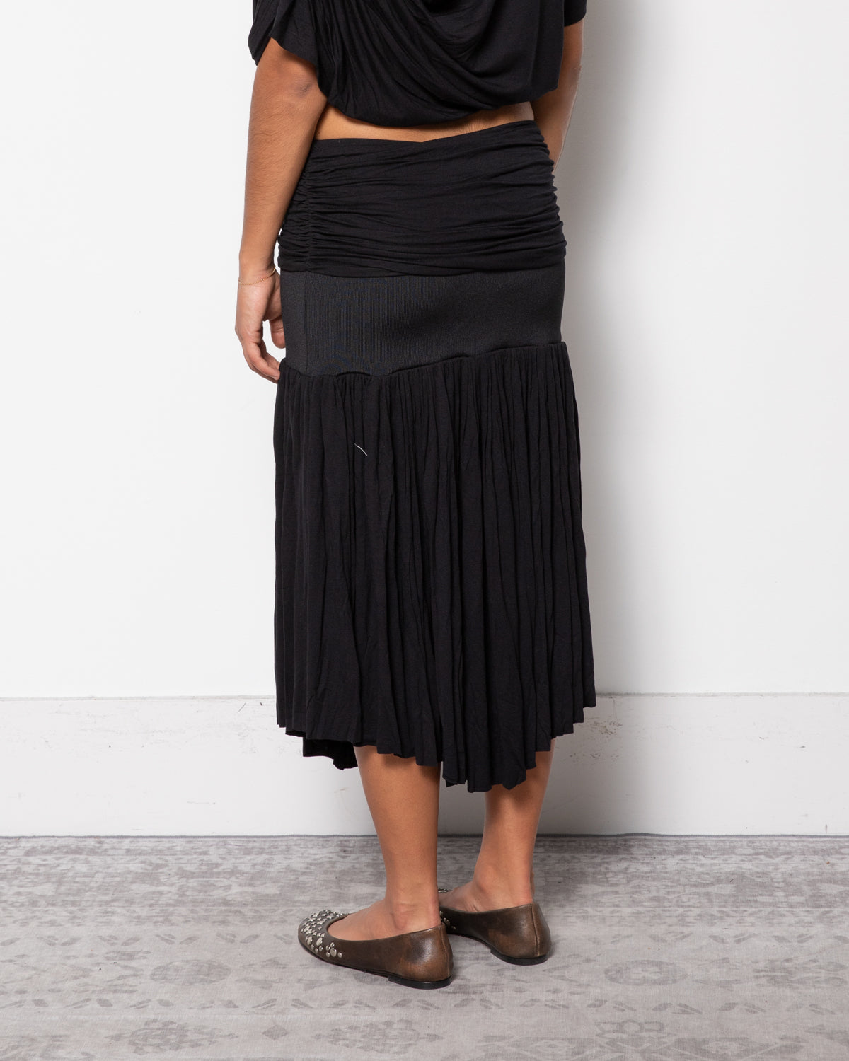Carine Midi Skirt in Black