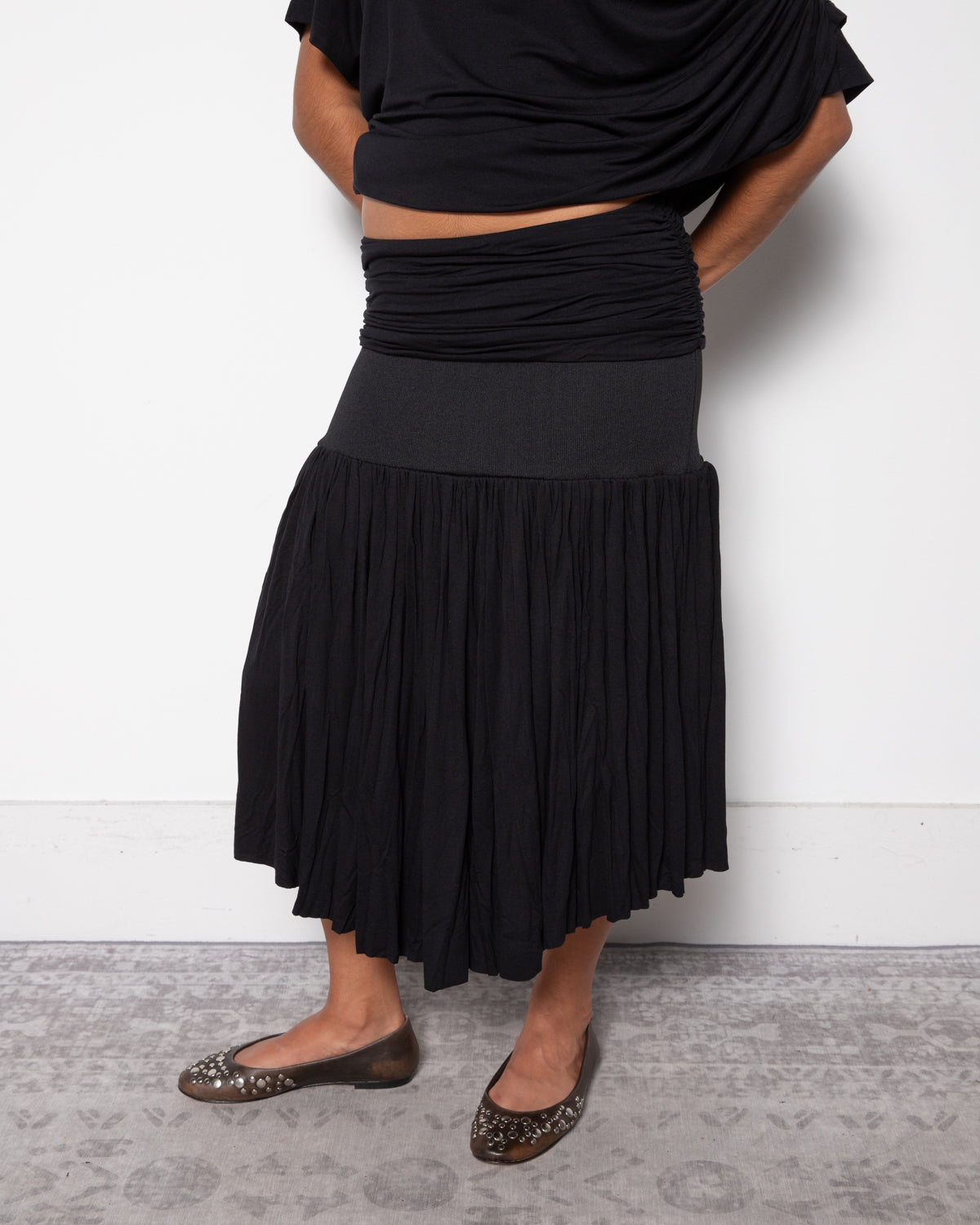 Carine Midi Skirt in Black