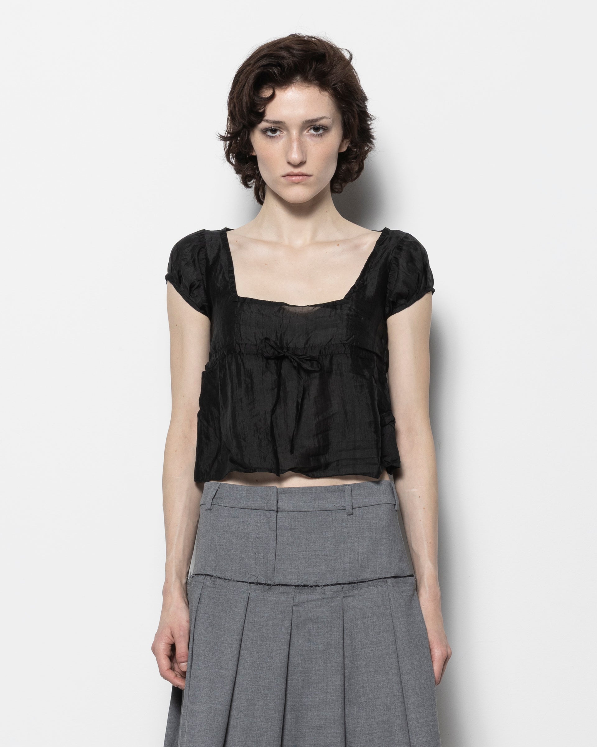 Gimaguas Raer Top in Black | Roden Gray